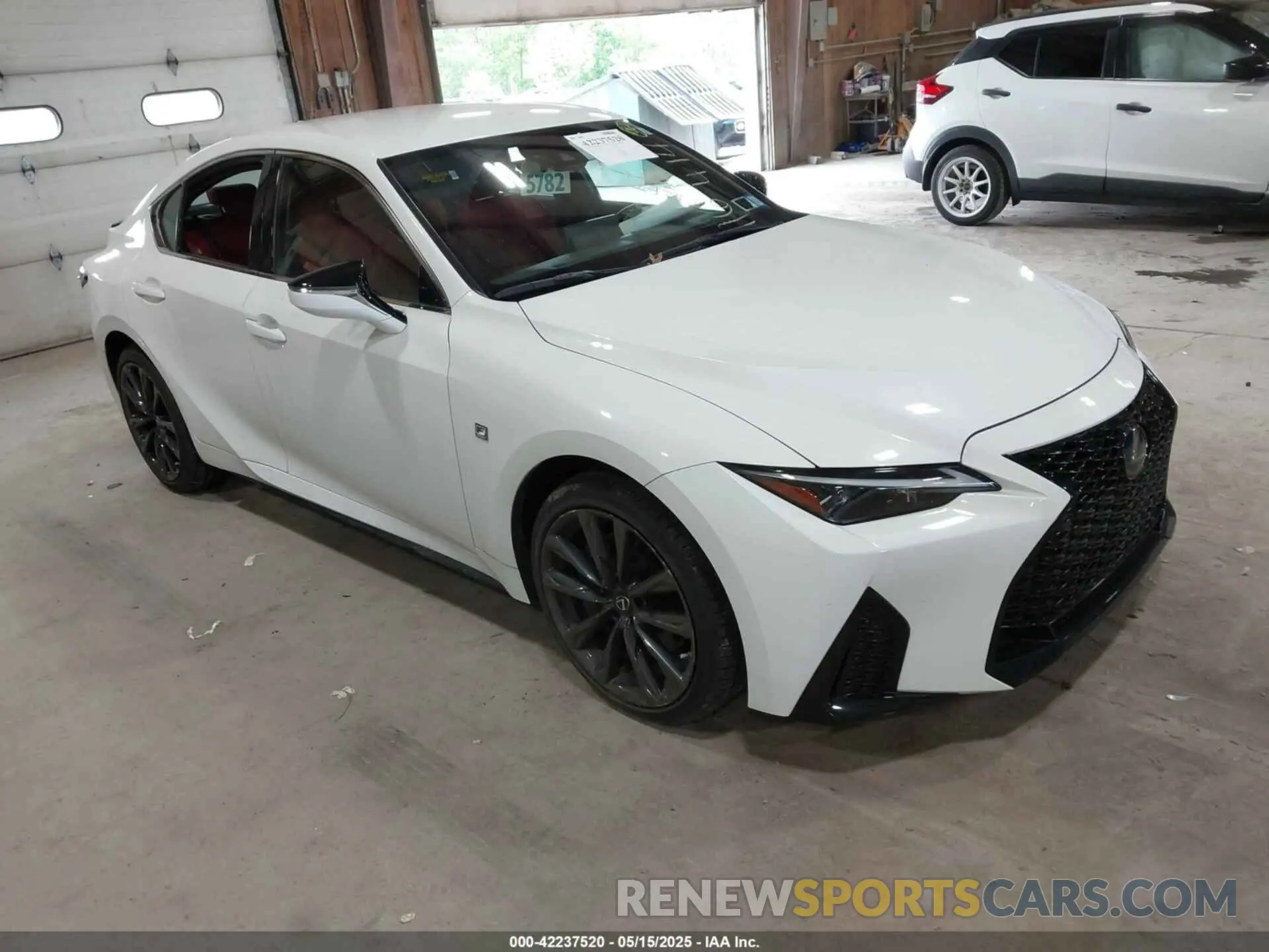 1 Фотография поврежденного автомобиля JTHGZ1E26M5021785 LEXUS IS 350 2021