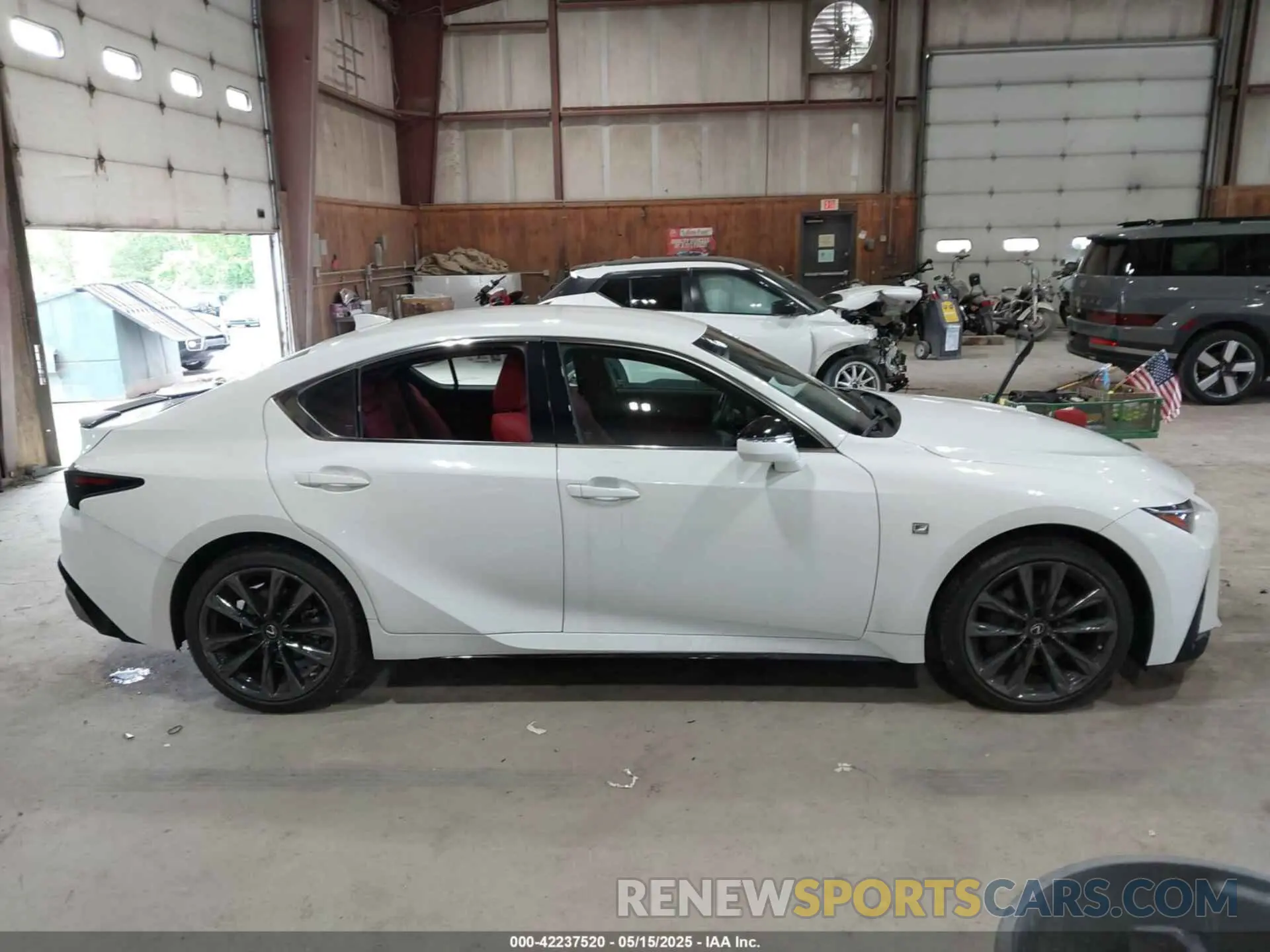 13 Фотография поврежденного автомобиля JTHGZ1E26M5021785 LEXUS IS 350 2021