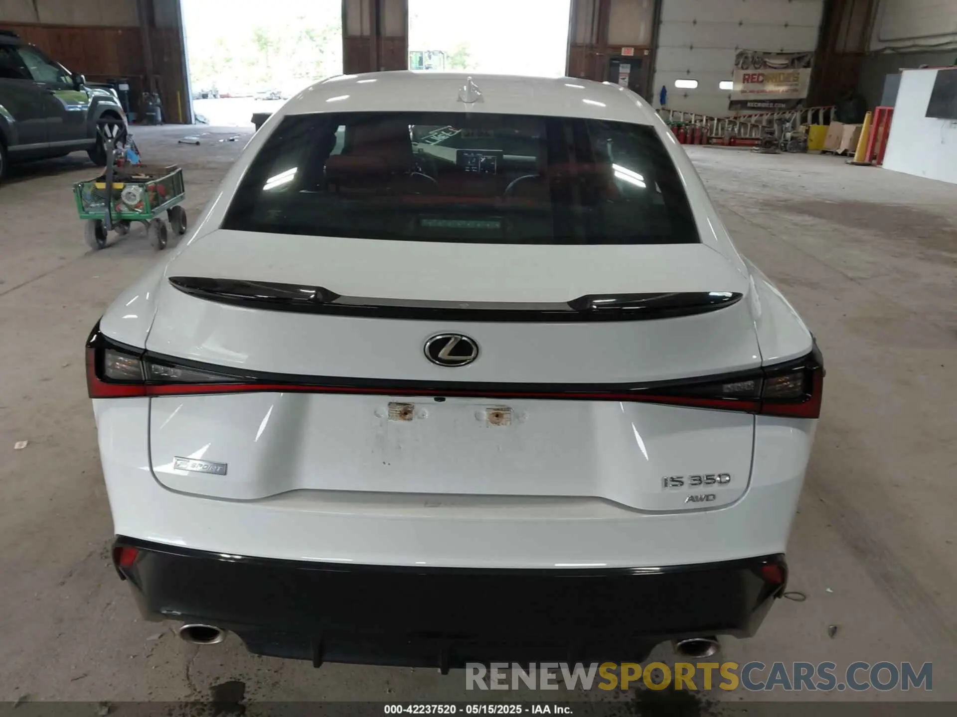 16 Фотография поврежденного автомобиля JTHGZ1E26M5021785 LEXUS IS 350 2021