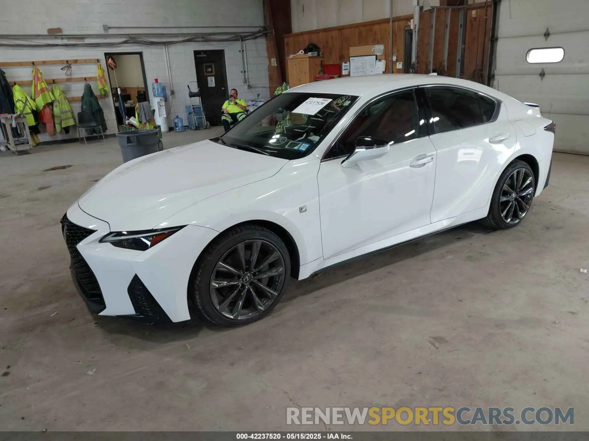 2 Фотография поврежденного автомобиля JTHGZ1E26M5021785 LEXUS IS 350 2021