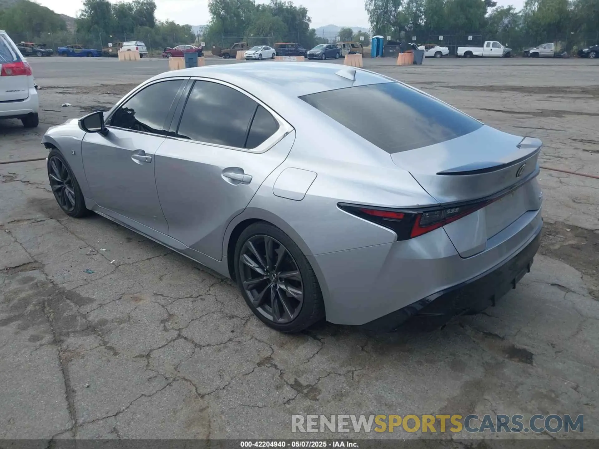 3 Фотография поврежденного автомобиля JTHGZ1B22N5050383 LEXUS IS 350 2022