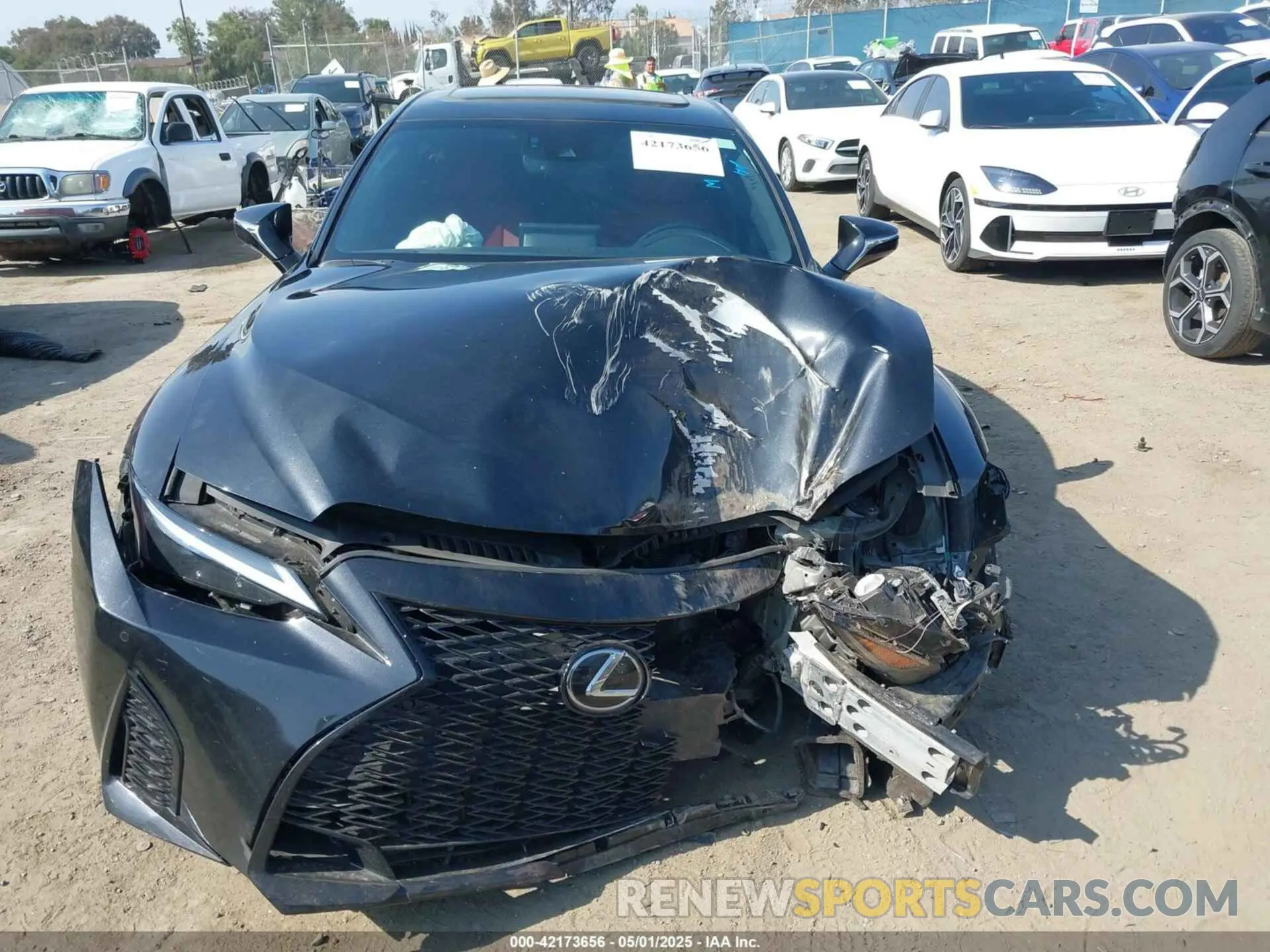12 Фотография поврежденного автомобиля JTHGZ1B24N5052989 LEXUS IS 350 2022