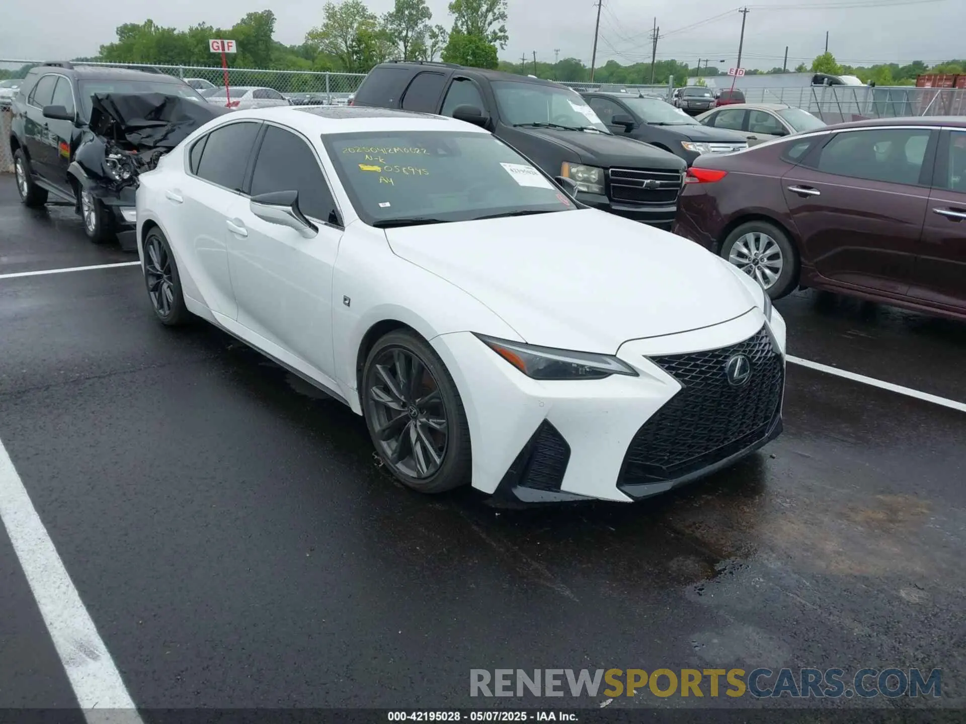 1 Фотография поврежденного автомобиля JTHGZ1B2XP5058945 LEXUS IS 350 2023