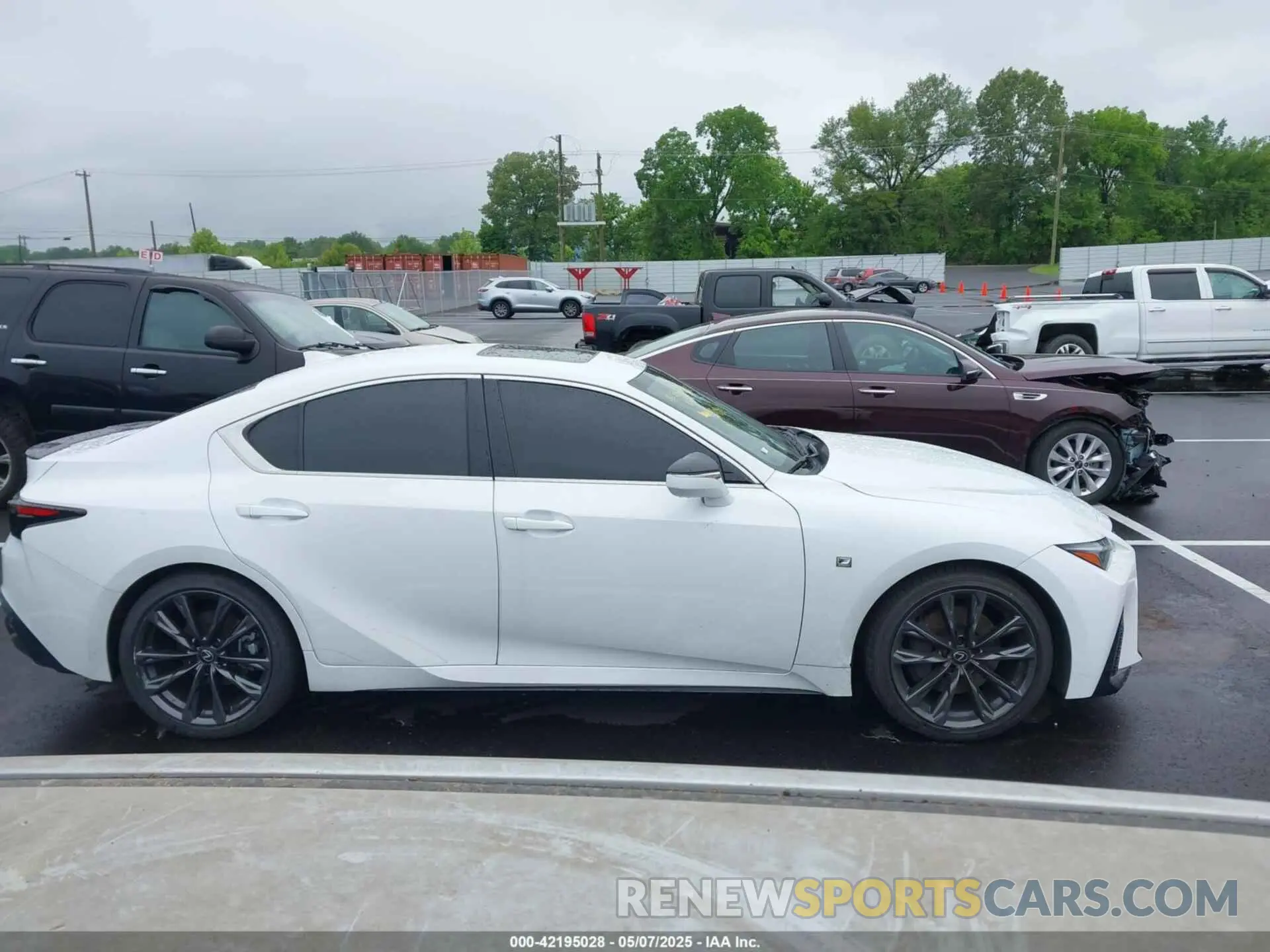 13 Фотография поврежденного автомобиля JTHGZ1B2XP5058945 LEXUS IS 350 2023