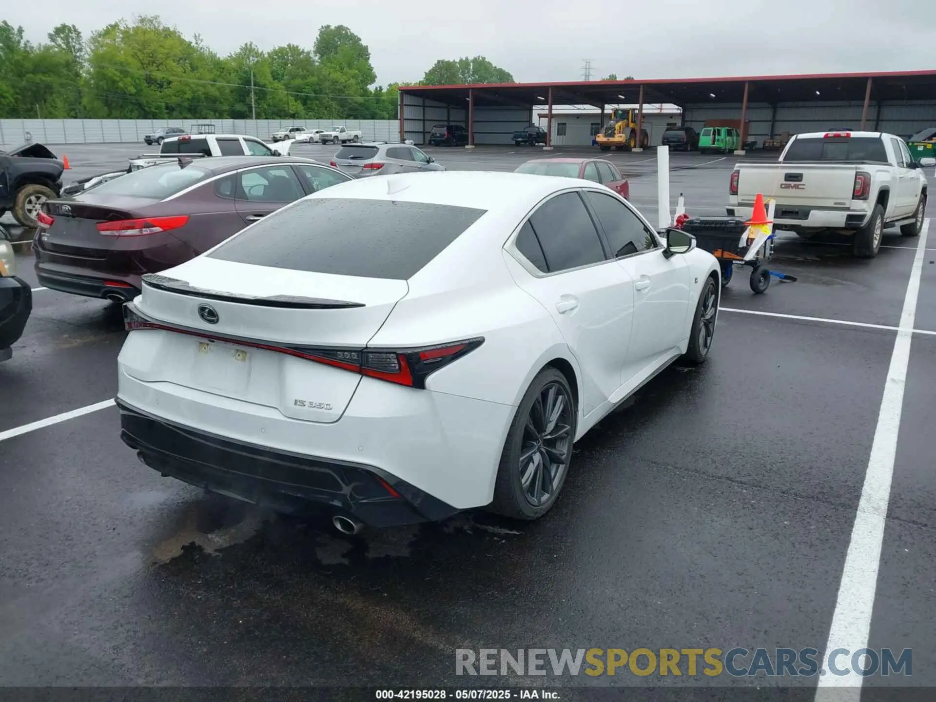 4 Фотография поврежденного автомобиля JTHGZ1B2XP5058945 LEXUS IS 350 2023
