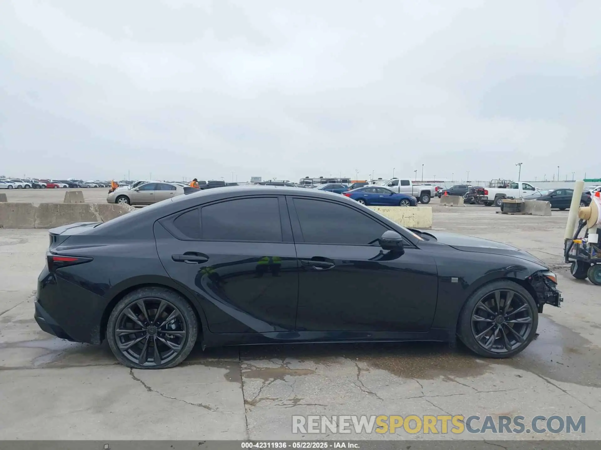 13 Фотография поврежденного автомобиля JTHBZ1B20R5080465 LEXUS IS 350 2024