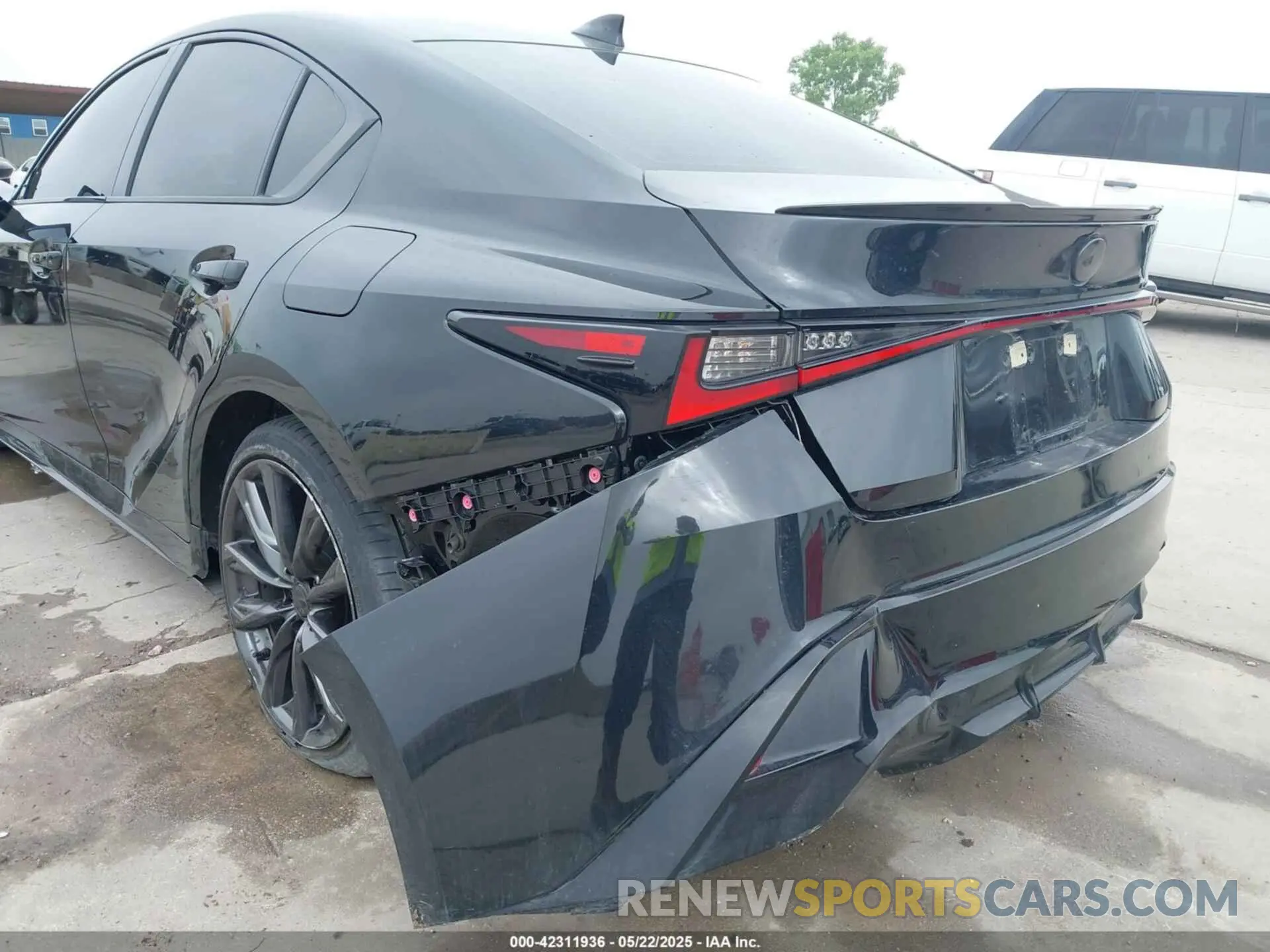 21 Фотография поврежденного автомобиля JTHBZ1B20R5080465 LEXUS IS 350 2024