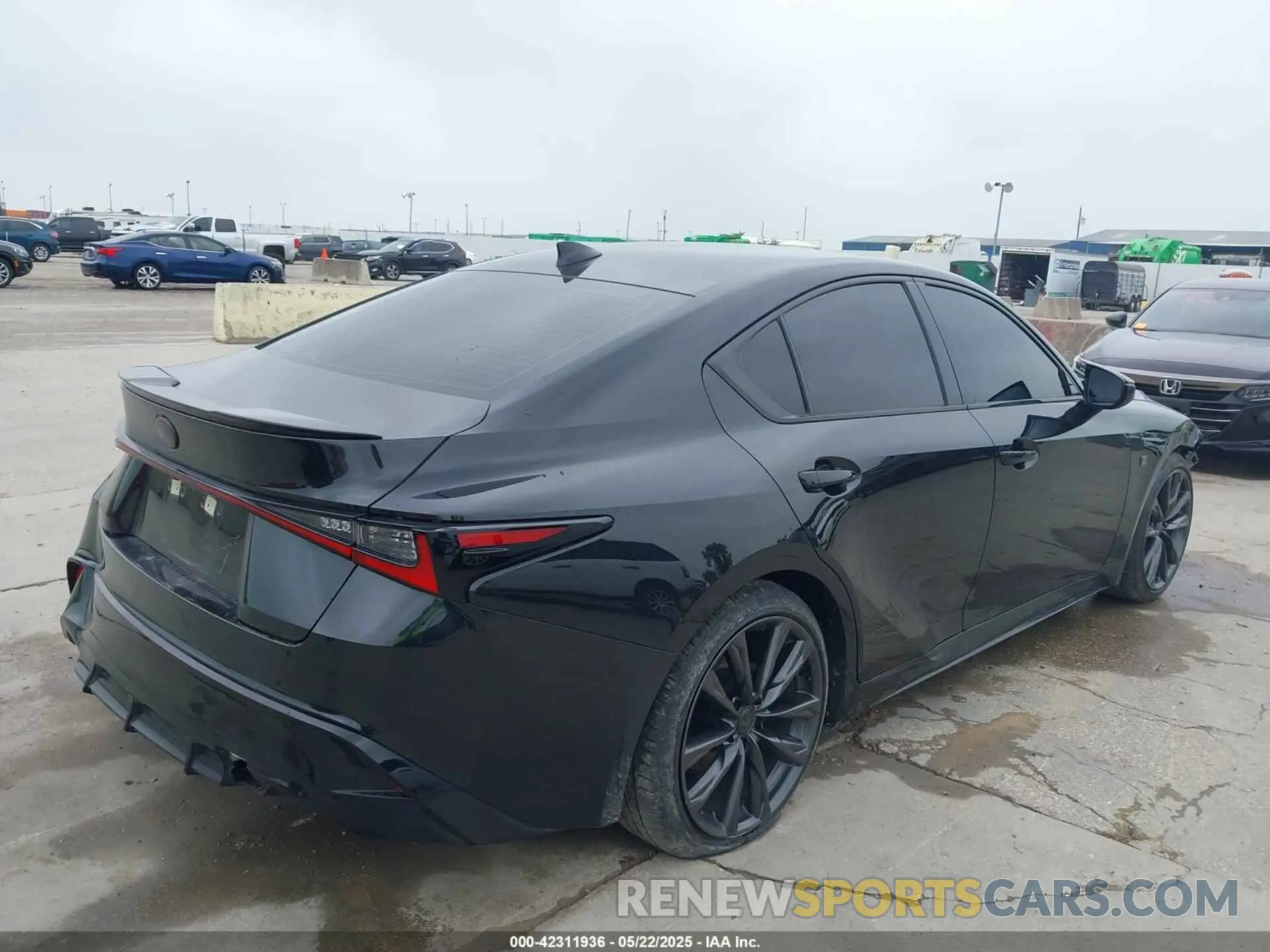 4 Фотография поврежденного автомобиля JTHBZ1B20R5080465 LEXUS IS 350 2024