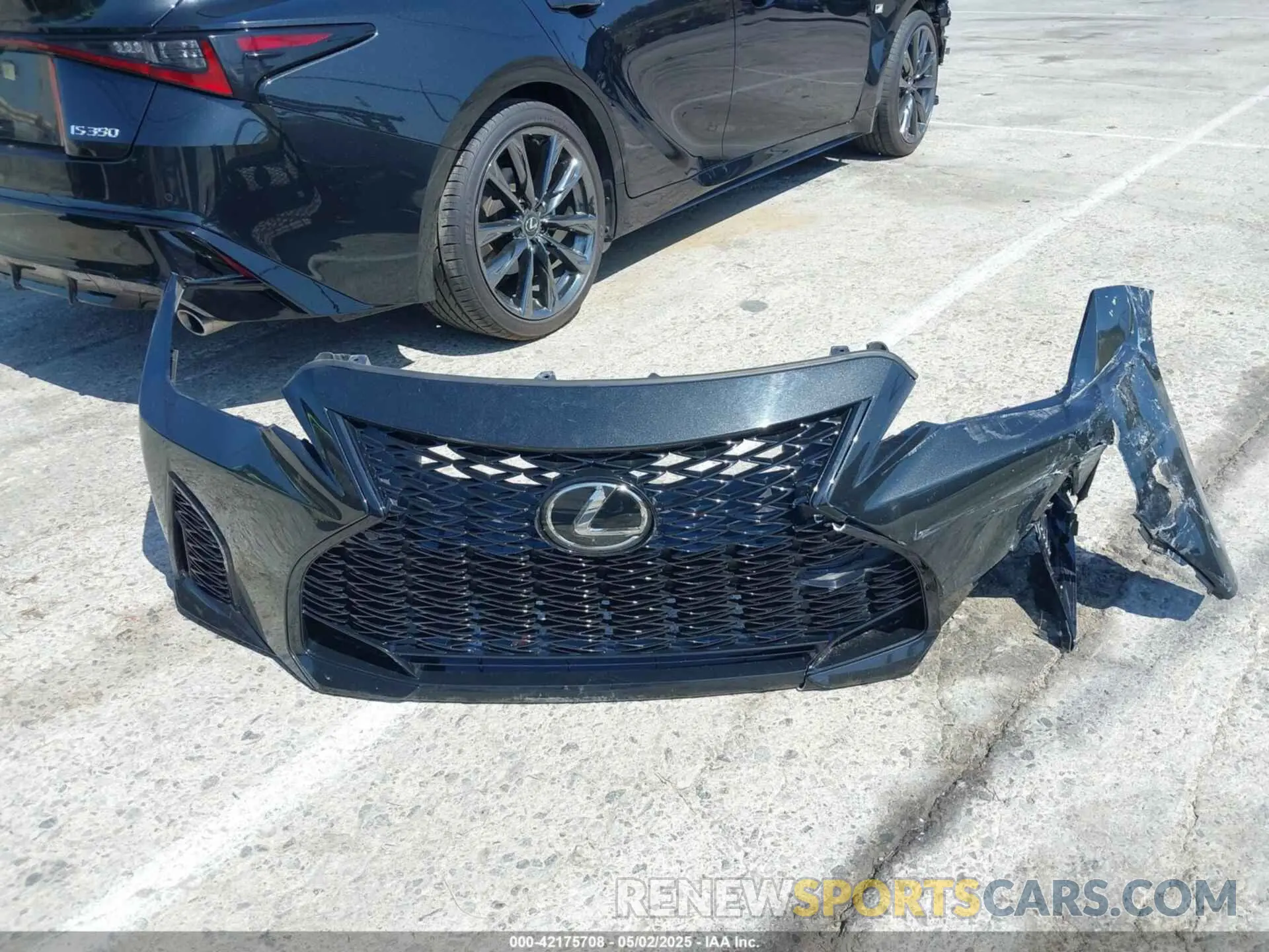 12 Фотография поврежденного автомобиля JTHGZ1B27R5080467 LEXUS IS 350 2024