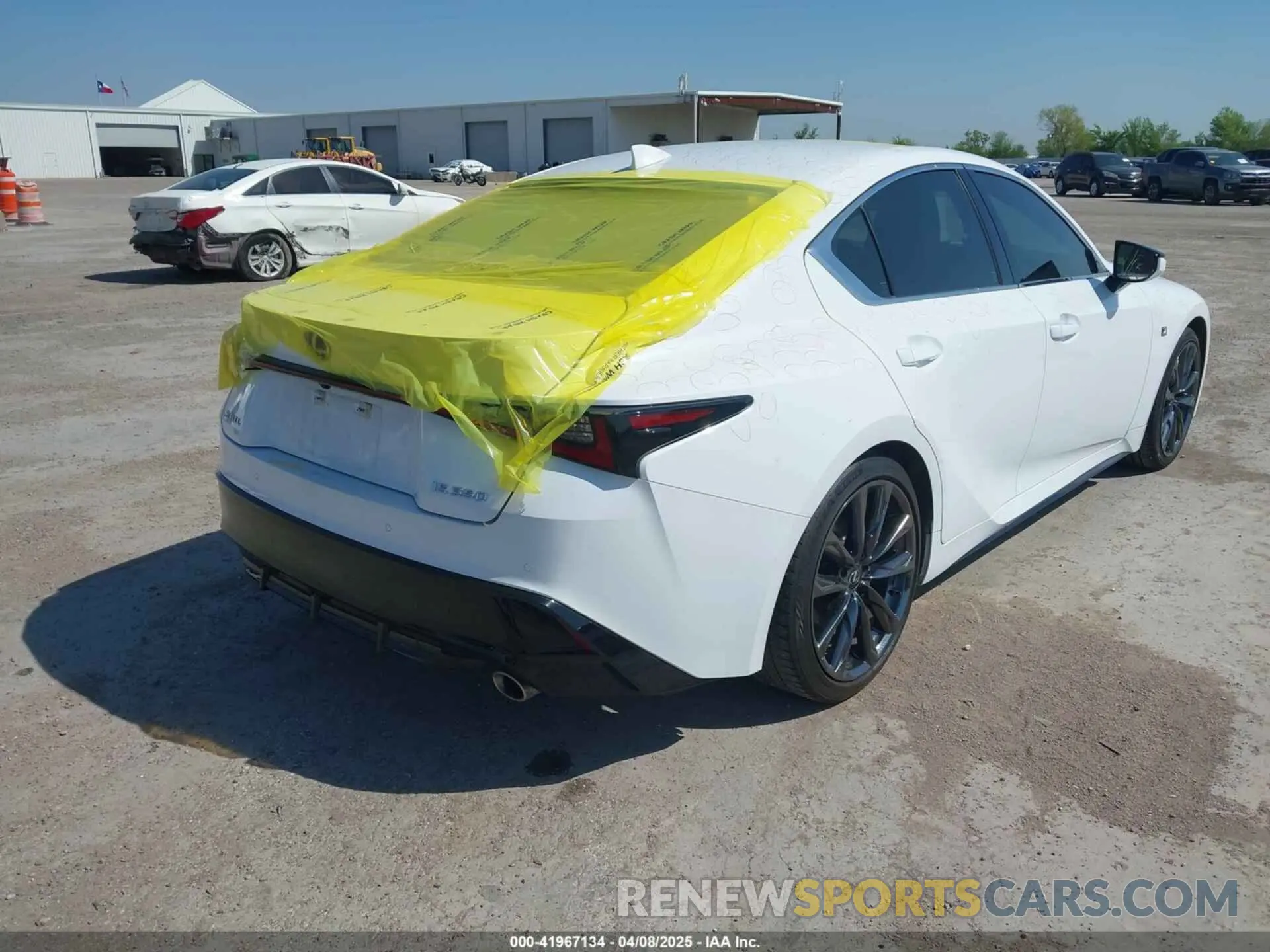 4 Фотография поврежденного автомобиля JTHGZ1B28R5076833 LEXUS IS 350 2024