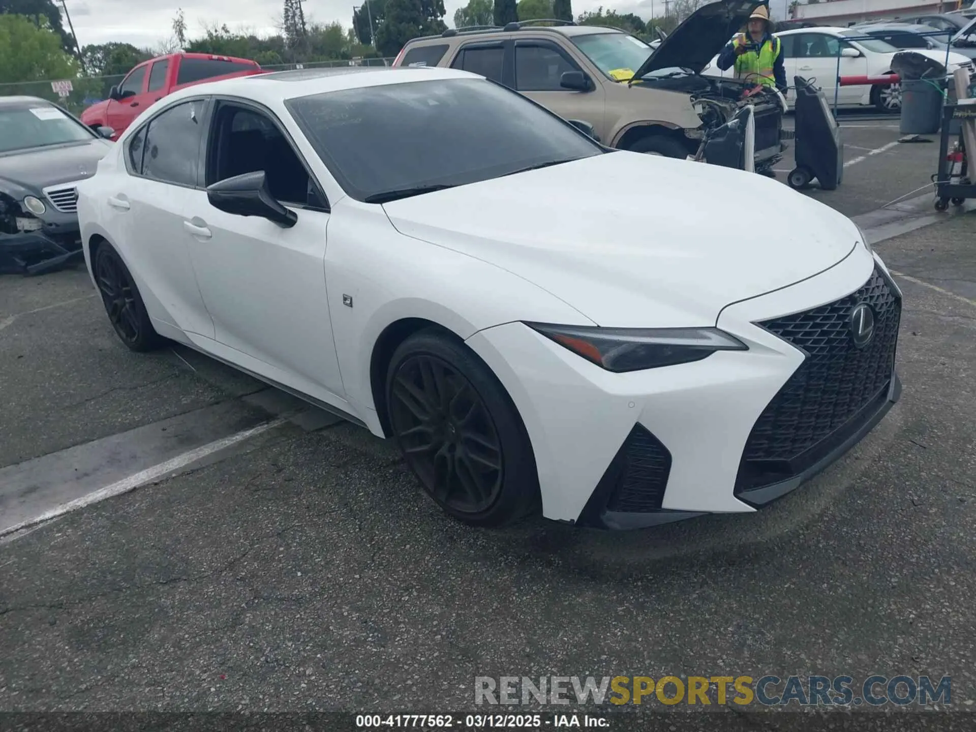 1 Фотография поврежденного автомобиля JTHGZ1B29R5073519 LEXUS IS 350 2024