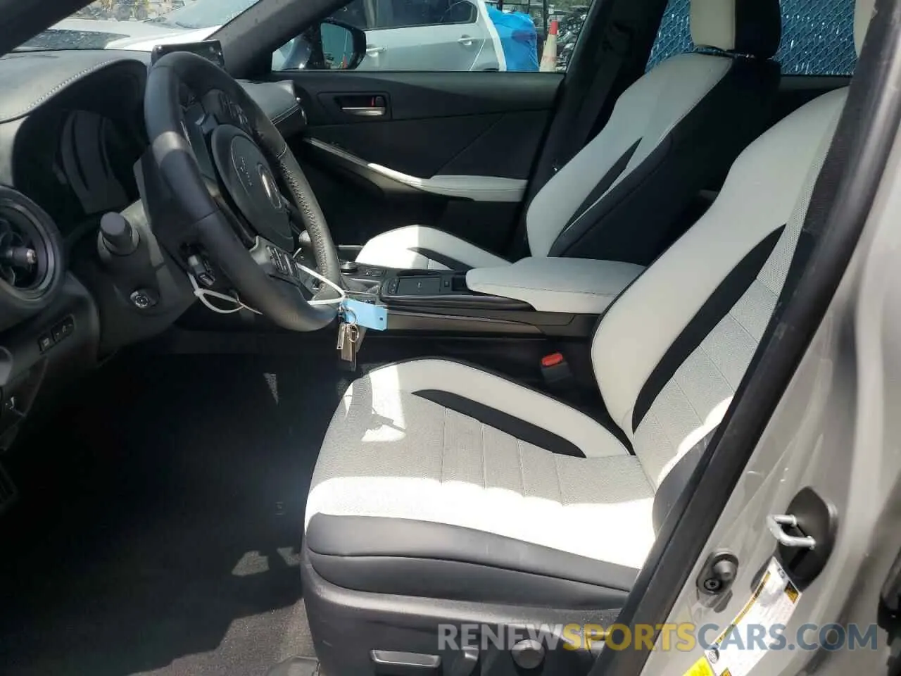 7 Фотография поврежденного автомобиля JTHGZ1B24S5082618 LEXUS IS 350 F S 2025