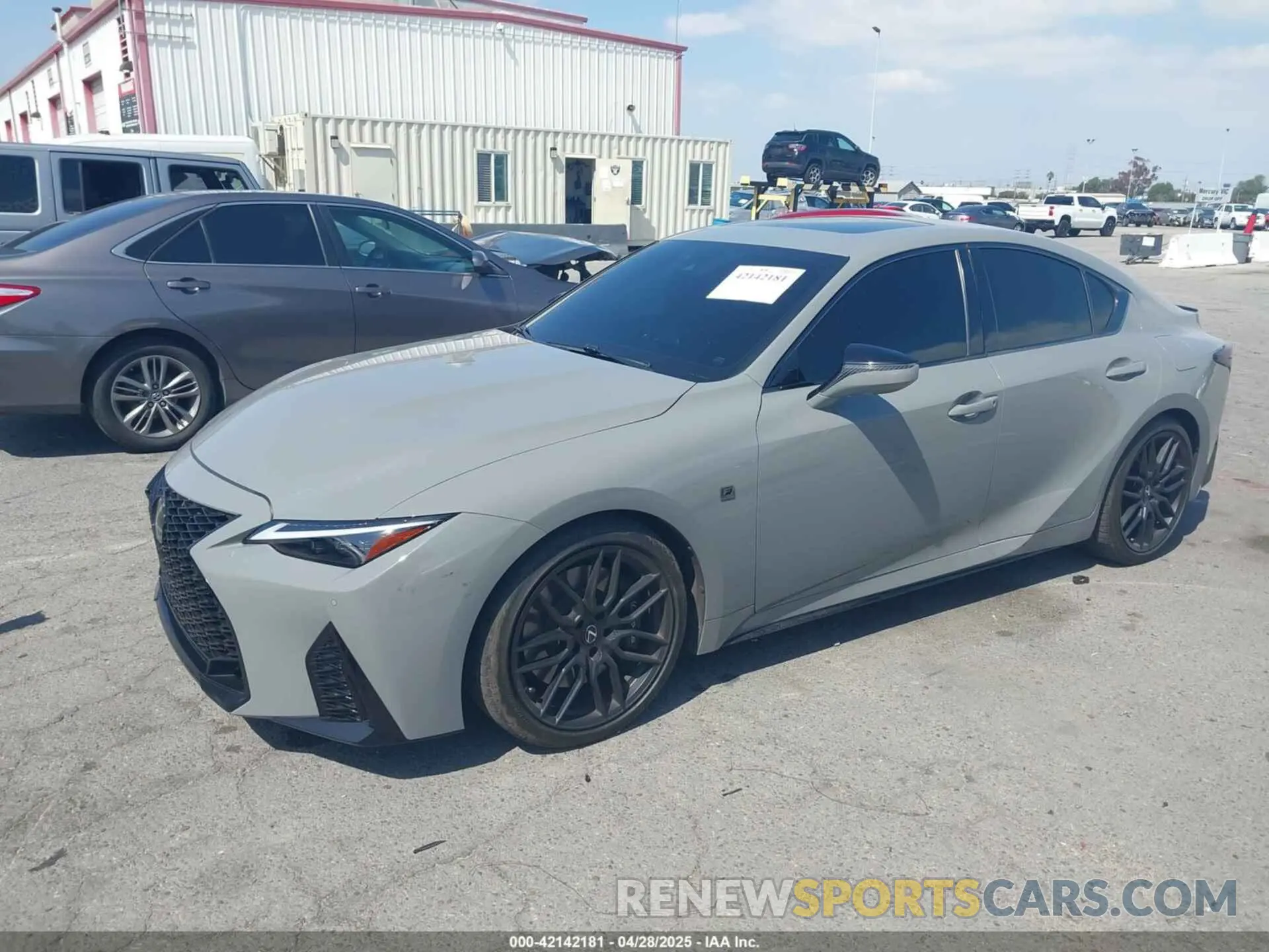 2 Фотография поврежденного автомобиля JTHUP1D25N5001359 LEXUS IS 500 2022