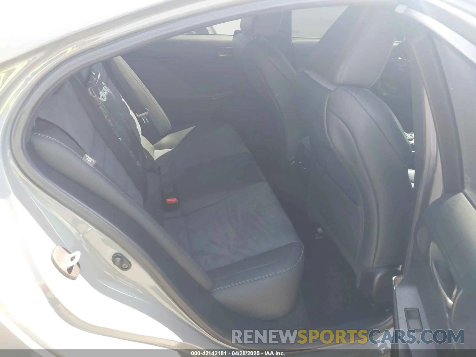 8 Фотография поврежденного автомобиля JTHUP1D25N5001359 LEXUS IS 500 2022