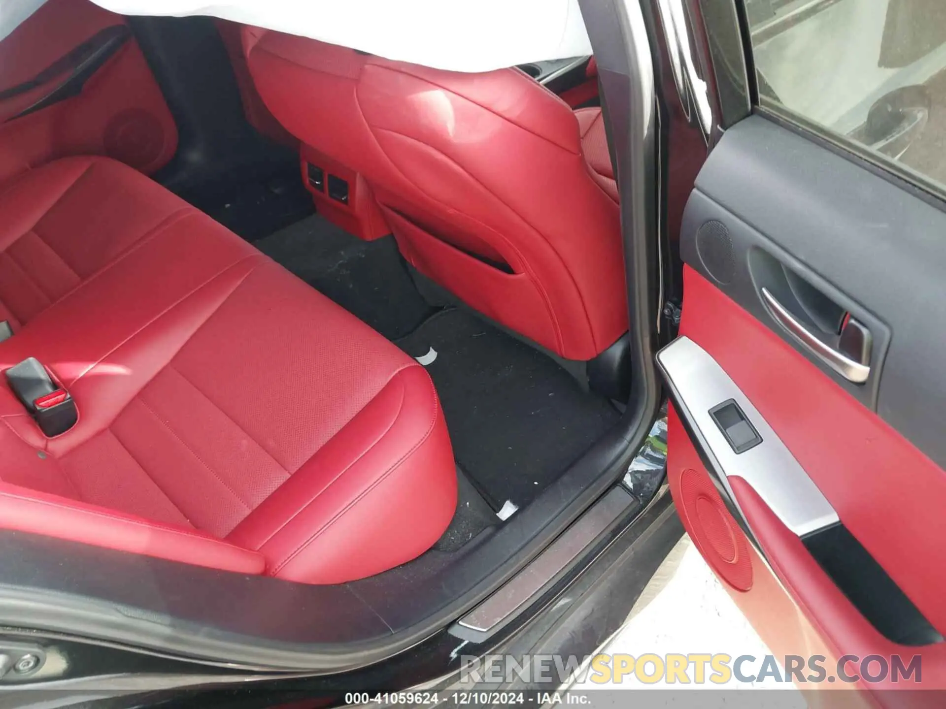 8 Фотография поврежденного автомобиля JTHAP1D23P5003889 LEXUS IS 500 2023