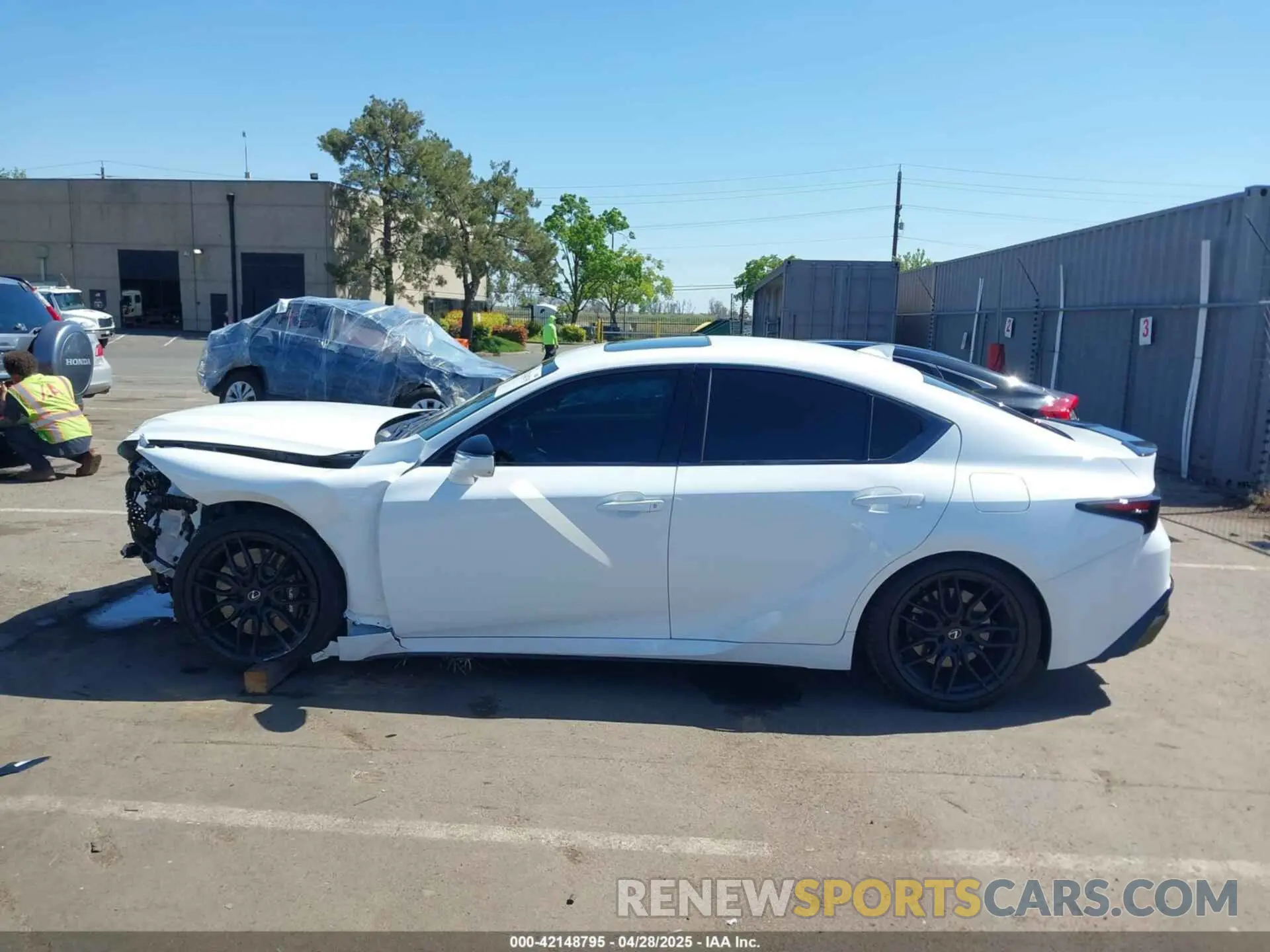 13 Фотография поврежденного автомобиля JTHAP1D24P5004680 LEXUS IS 500 2023