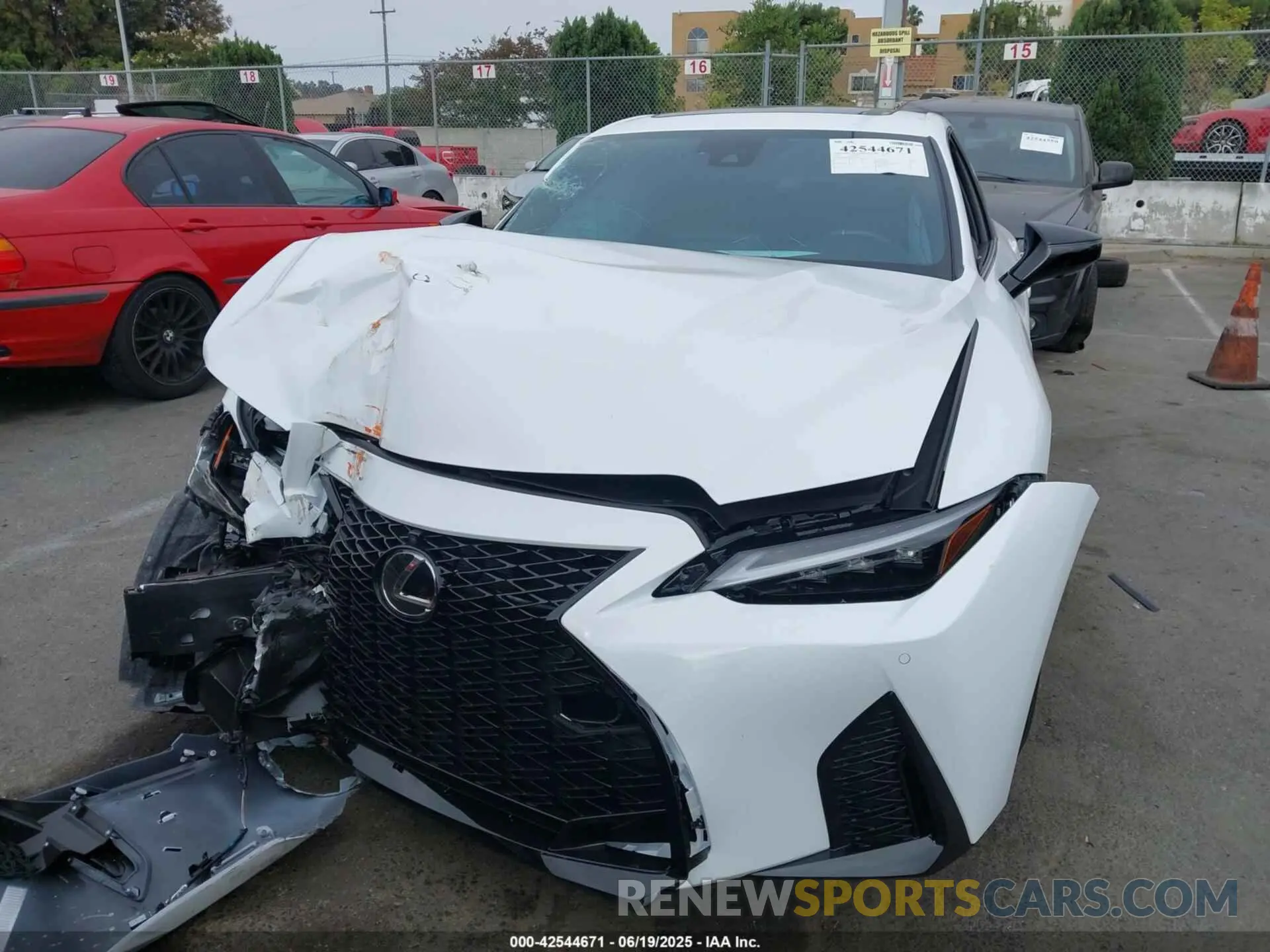 12 Фотография поврежденного автомобиля JTHAP1D26S5007671 LEXUS IS 500 2025