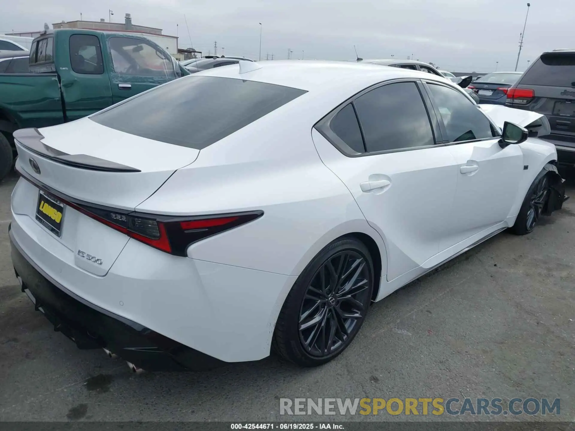 4 Фотография поврежденного автомобиля JTHAP1D26S5007671 LEXUS IS 500 2025