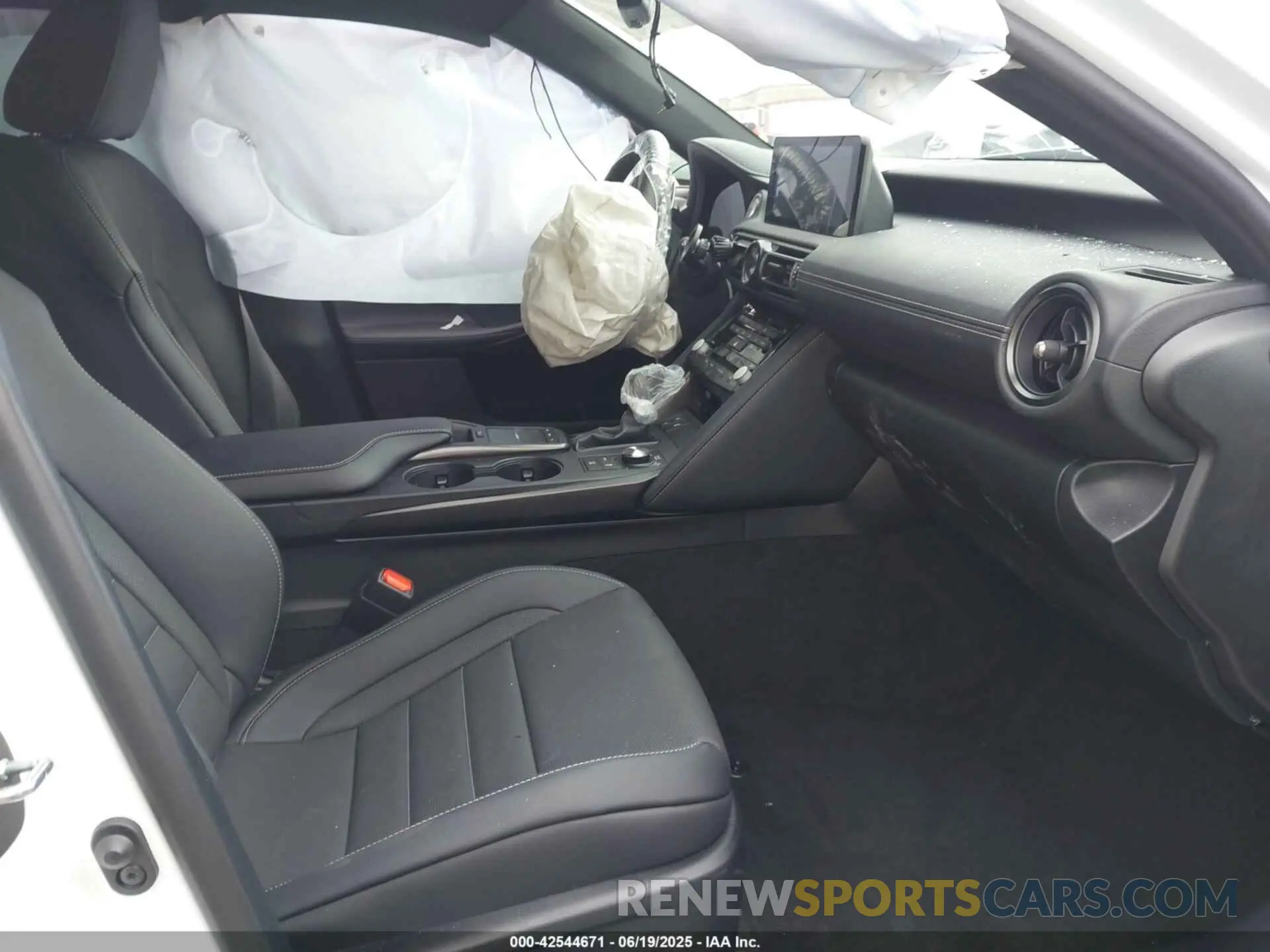5 Фотография поврежденного автомобиля JTHAP1D26S5007671 LEXUS IS 500 2025
