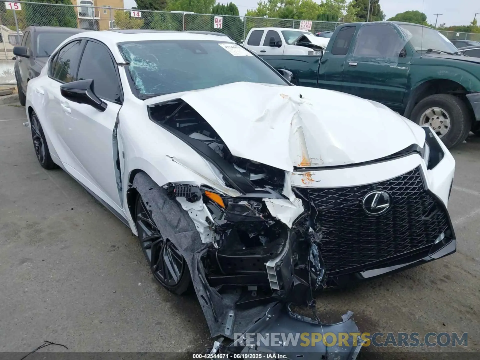 6 Фотография поврежденного автомобиля JTHAP1D26S5007671 LEXUS IS 500 2025
