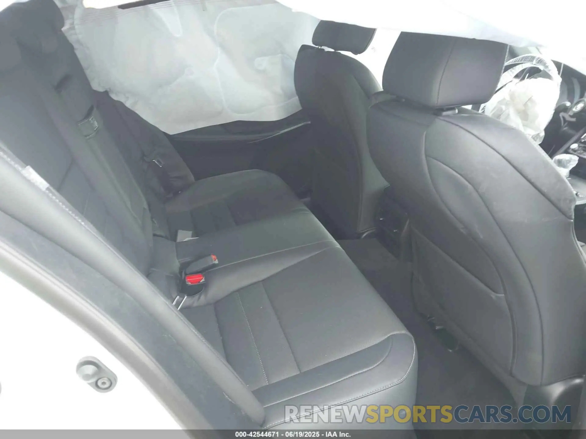 8 Фотография поврежденного автомобиля JTHAP1D26S5007671 LEXUS IS 500 2025
