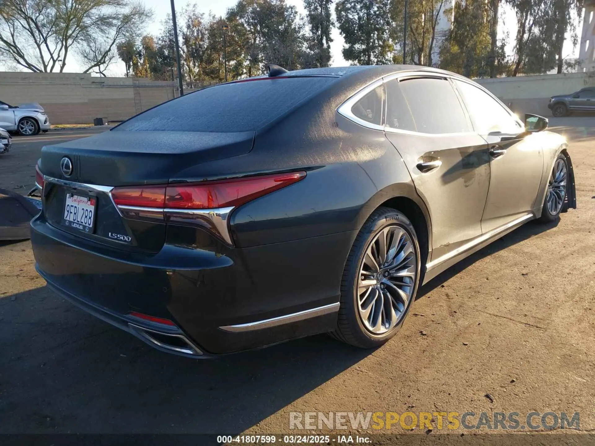 4 Photograph of a damaged car JTHB5LFF3K5009125 LEXUS LS 500 2019