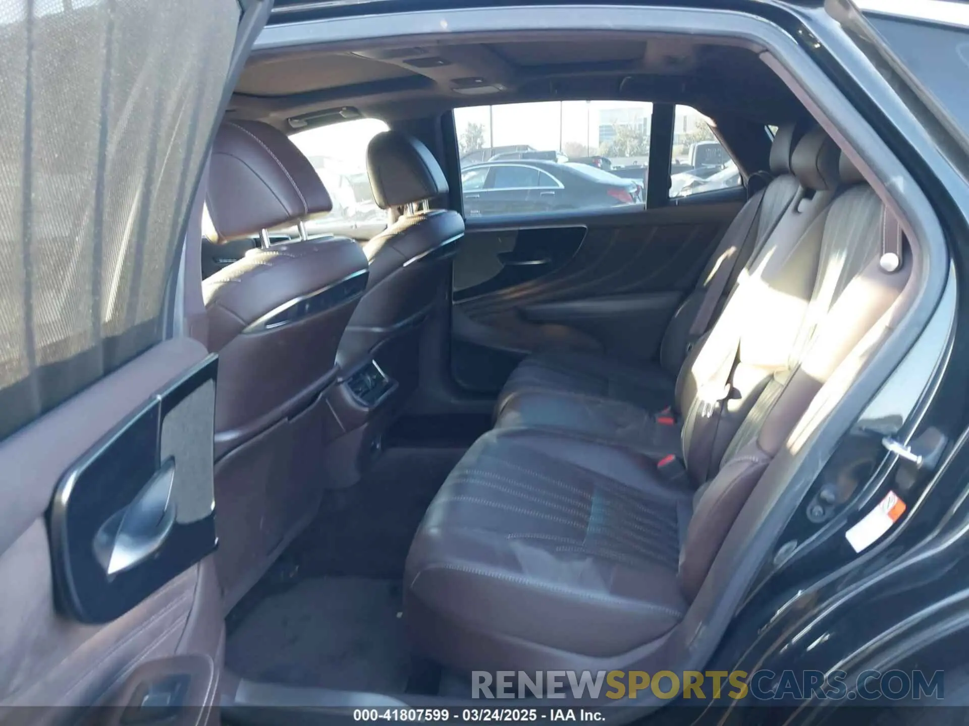 8 Photograph of a damaged car JTHB5LFF3K5009125 LEXUS LS 500 2019