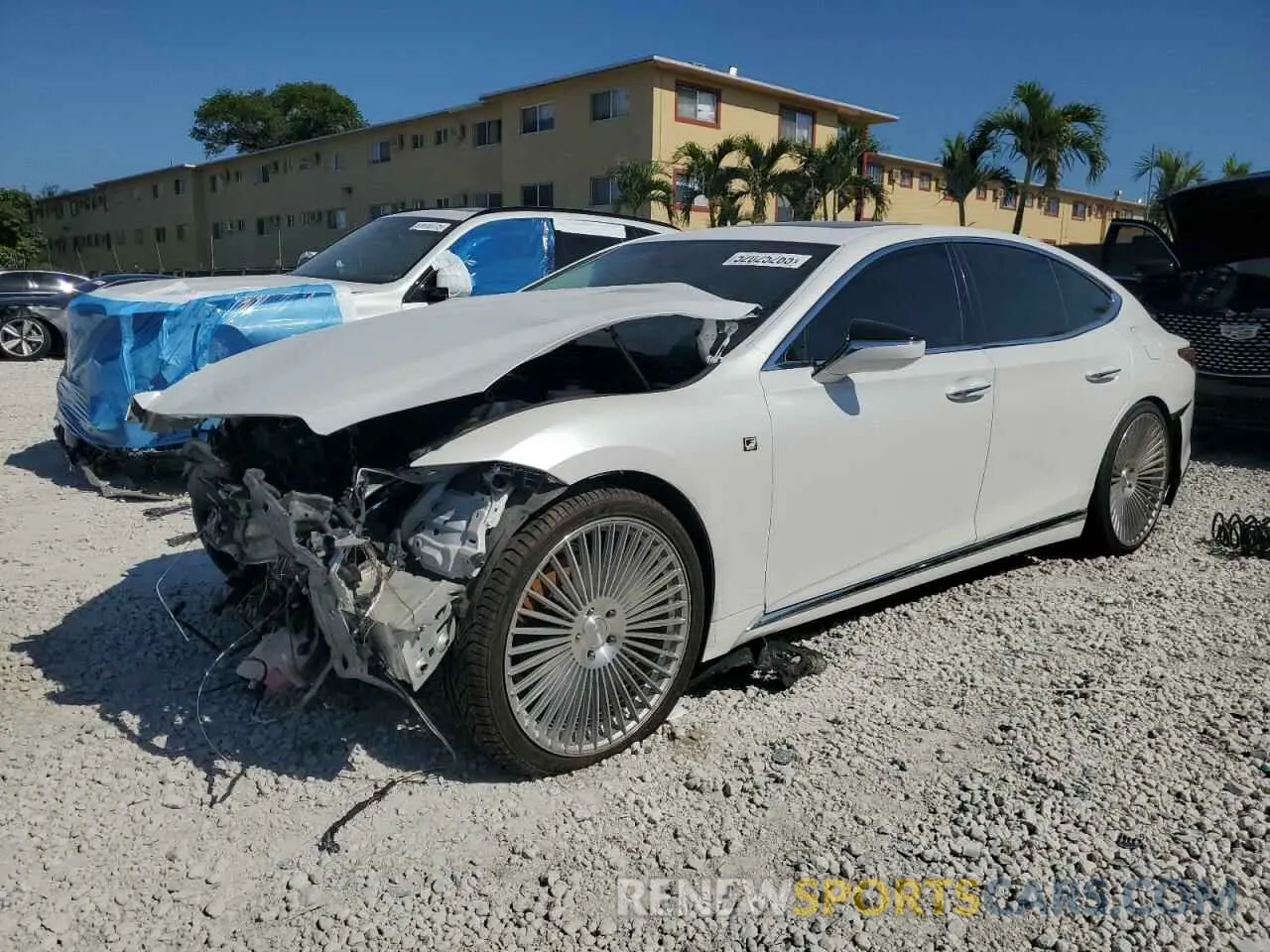 1 Фотография поврежденного автомобиля JTHB51FF2K5009086 LEXUS LS500 2019