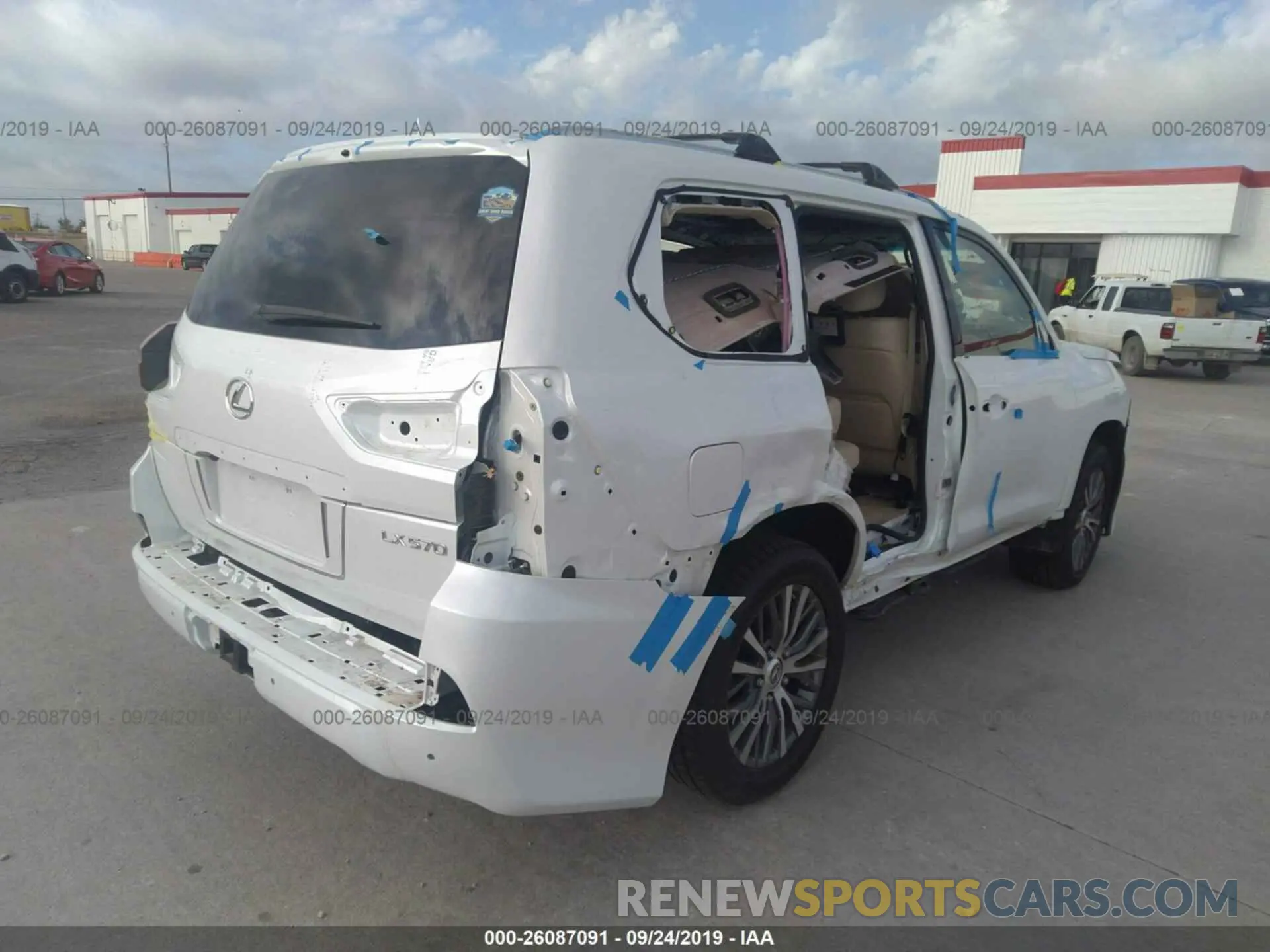 4 Фотография поврежденного автомобиля JTJHY7AX2K4301703 LEXUS LX 2019