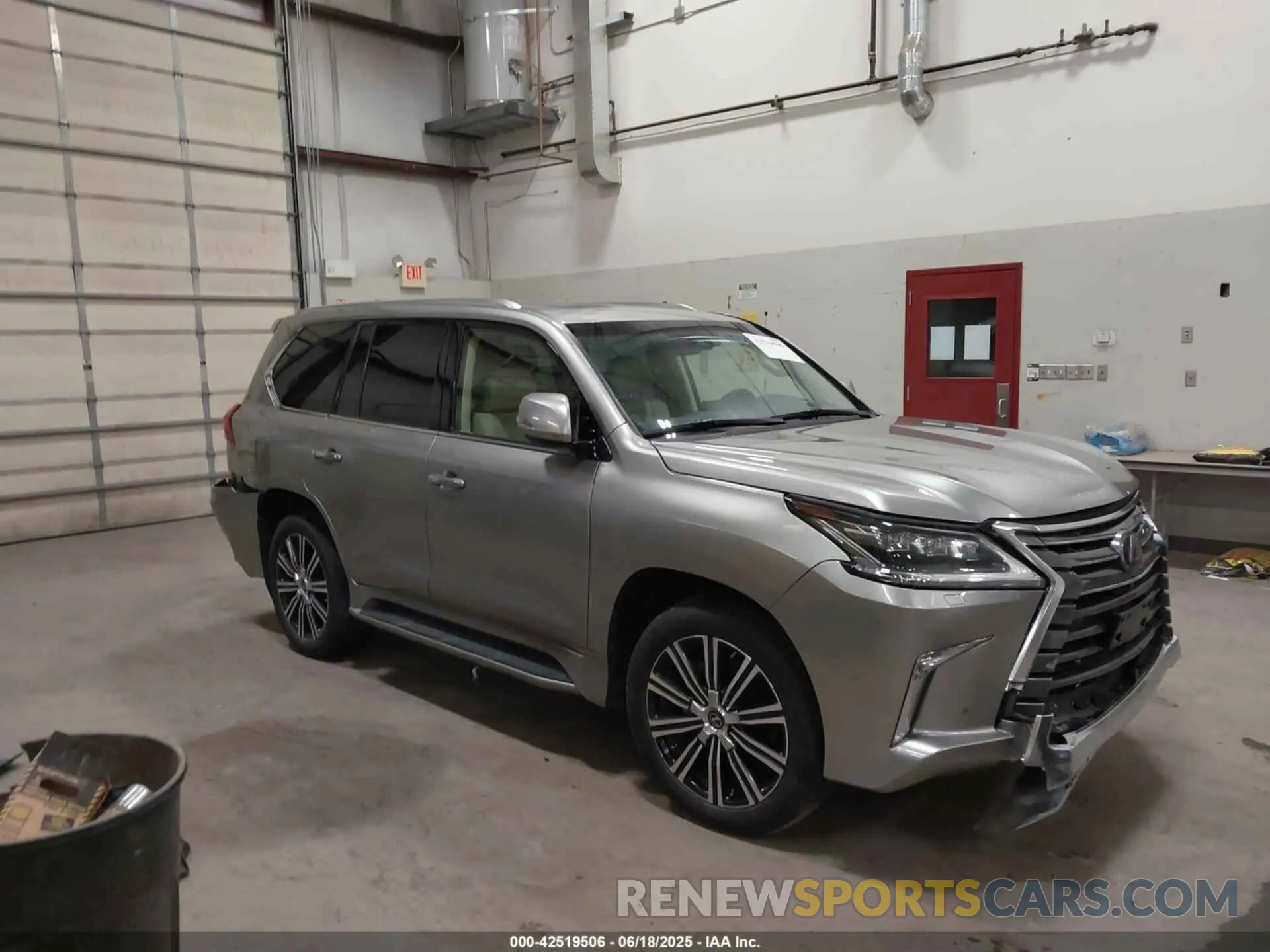 1 Фотография поврежденного автомобиля JTJFY7AX6L4317668 LEXUS LX 570 2020