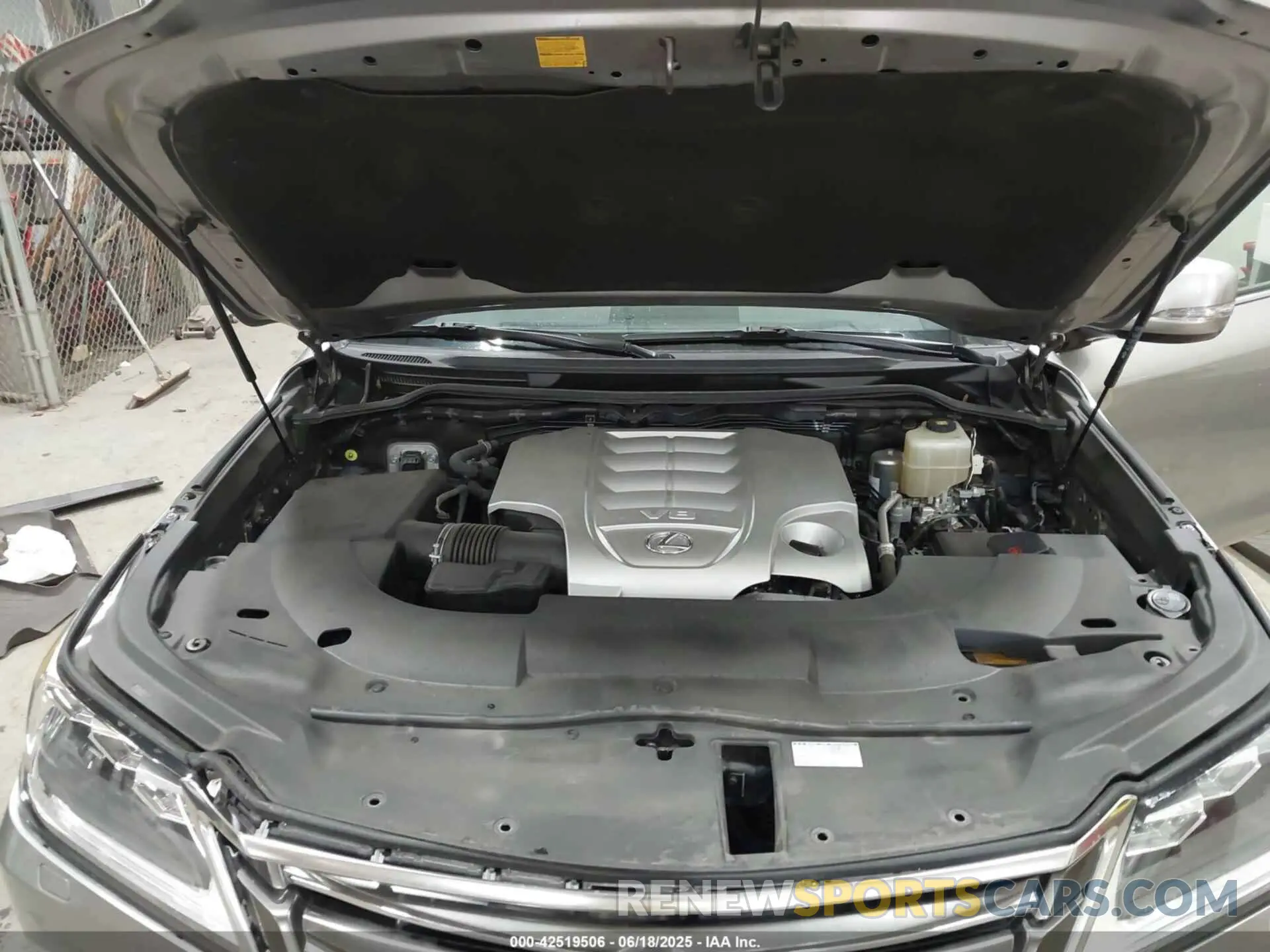 10 Фотография поврежденного автомобиля JTJFY7AX6L4317668 LEXUS LX 570 2020