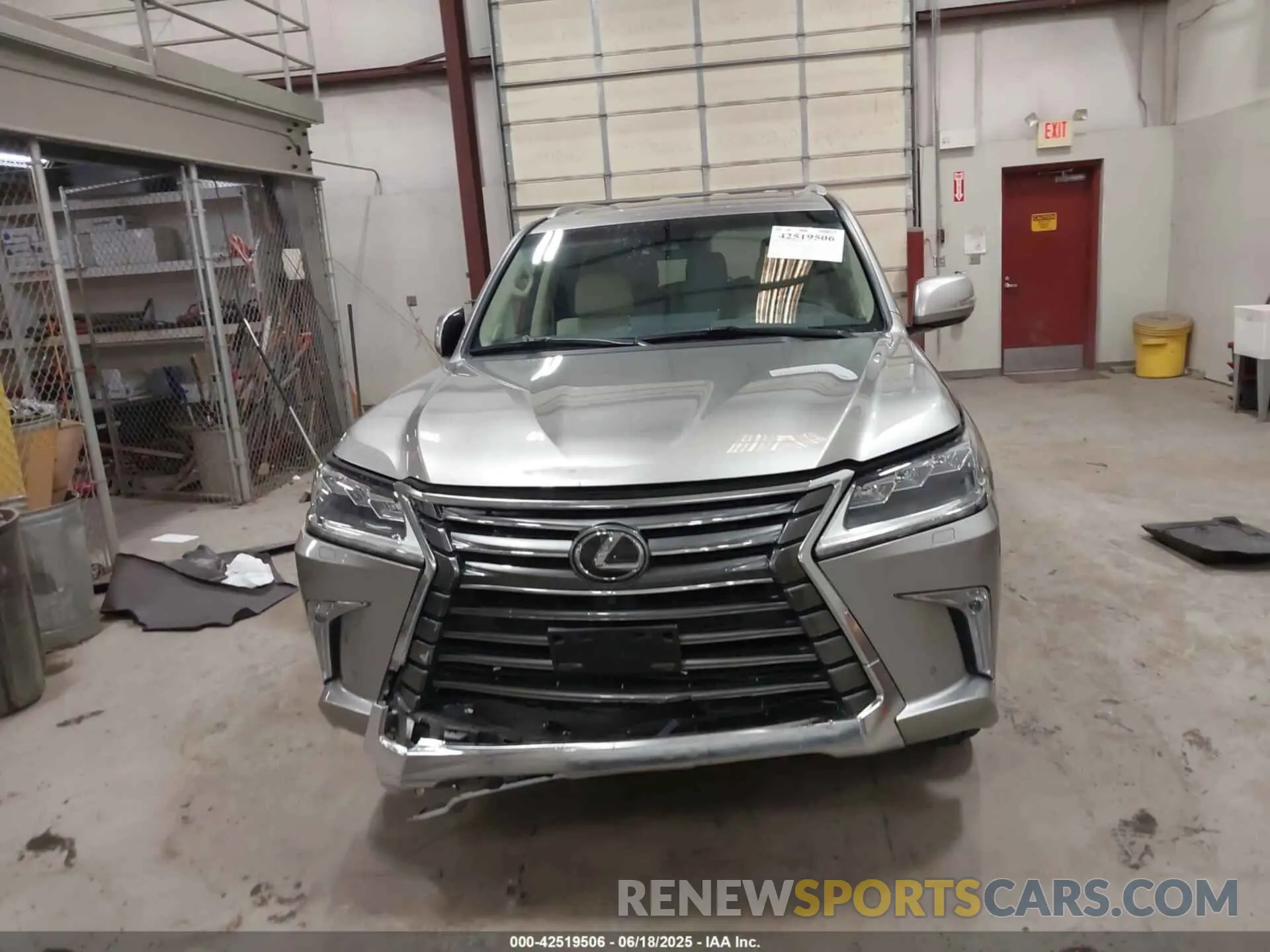 12 Фотография поврежденного автомобиля JTJFY7AX6L4317668 LEXUS LX 570 2020