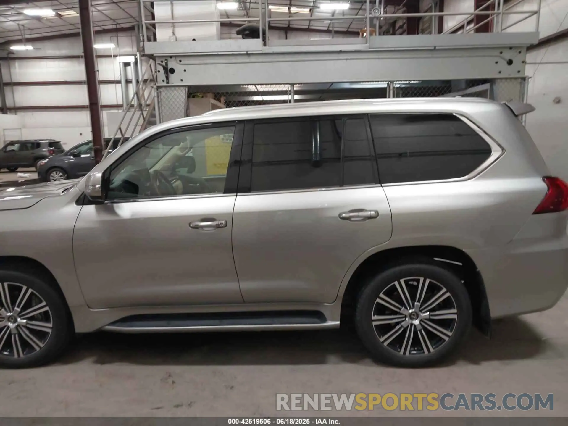 14 Фотография поврежденного автомобиля JTJFY7AX6L4317668 LEXUS LX 570 2020