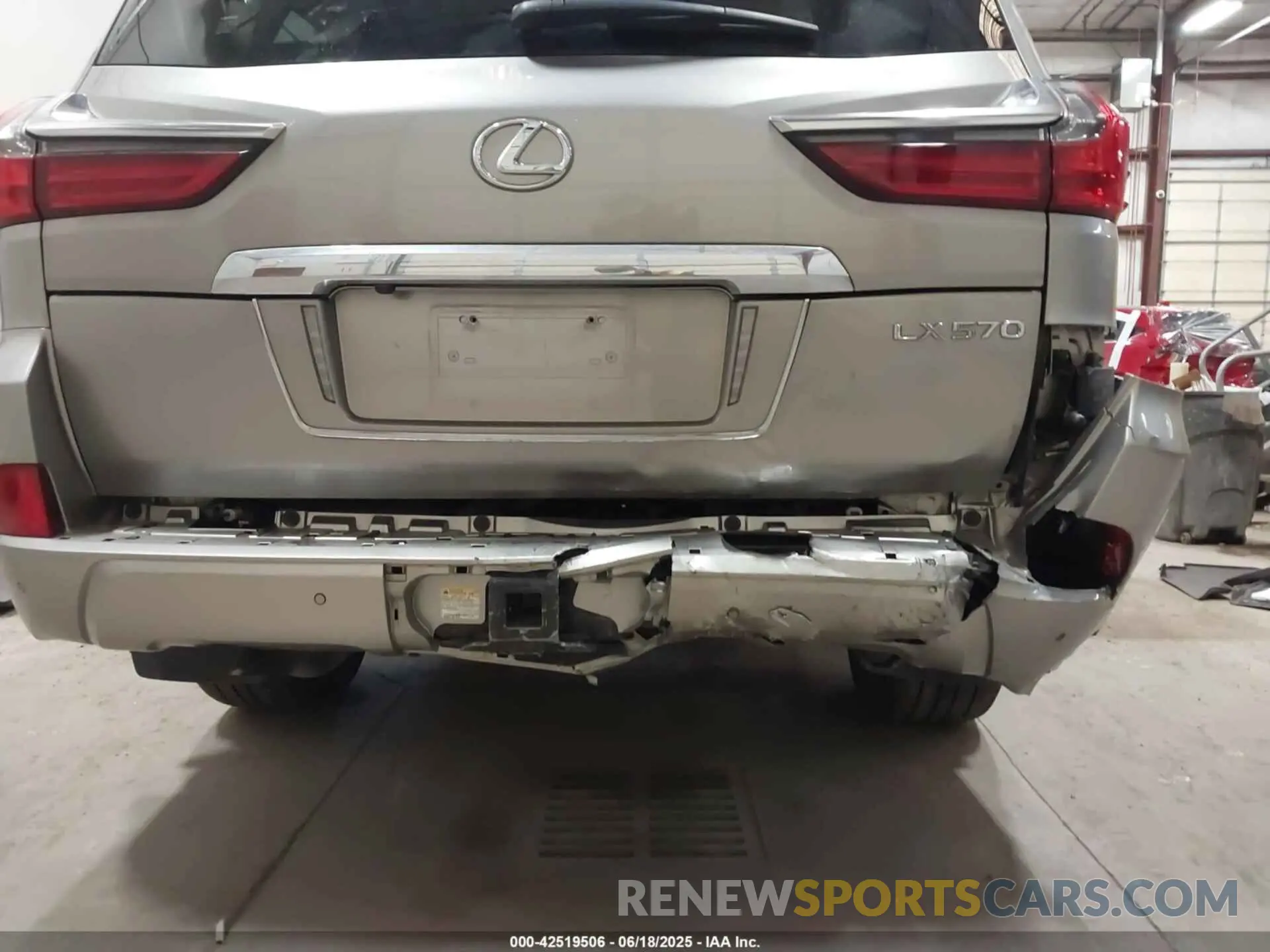 19 Фотография поврежденного автомобиля JTJFY7AX6L4317668 LEXUS LX 570 2020