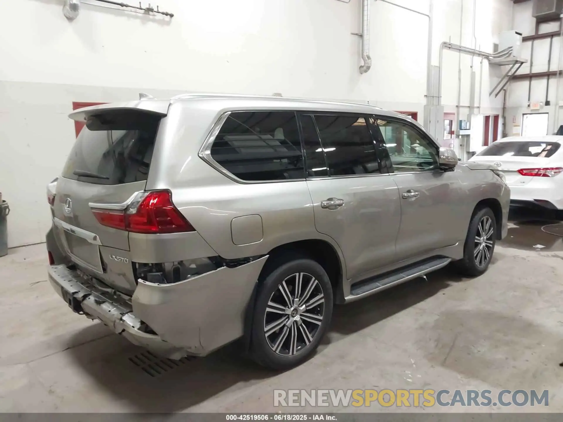 4 Фотография поврежденного автомобиля JTJFY7AX6L4317668 LEXUS LX 570 2020