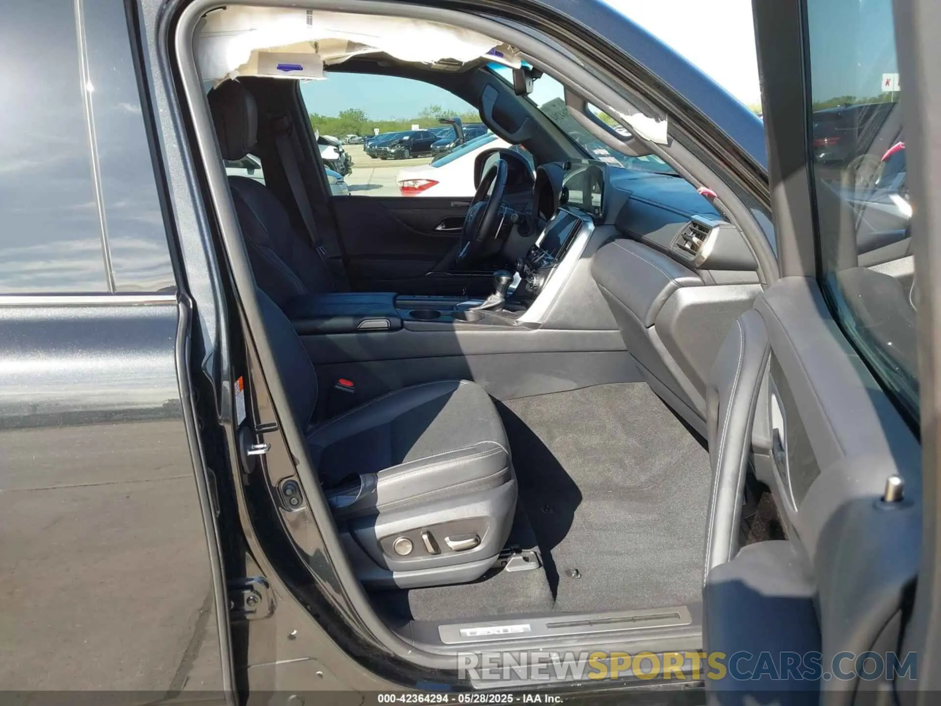 5 Photograph of a damaged car JTJGB7CX9N4012106 LEXUS LX 600 2022