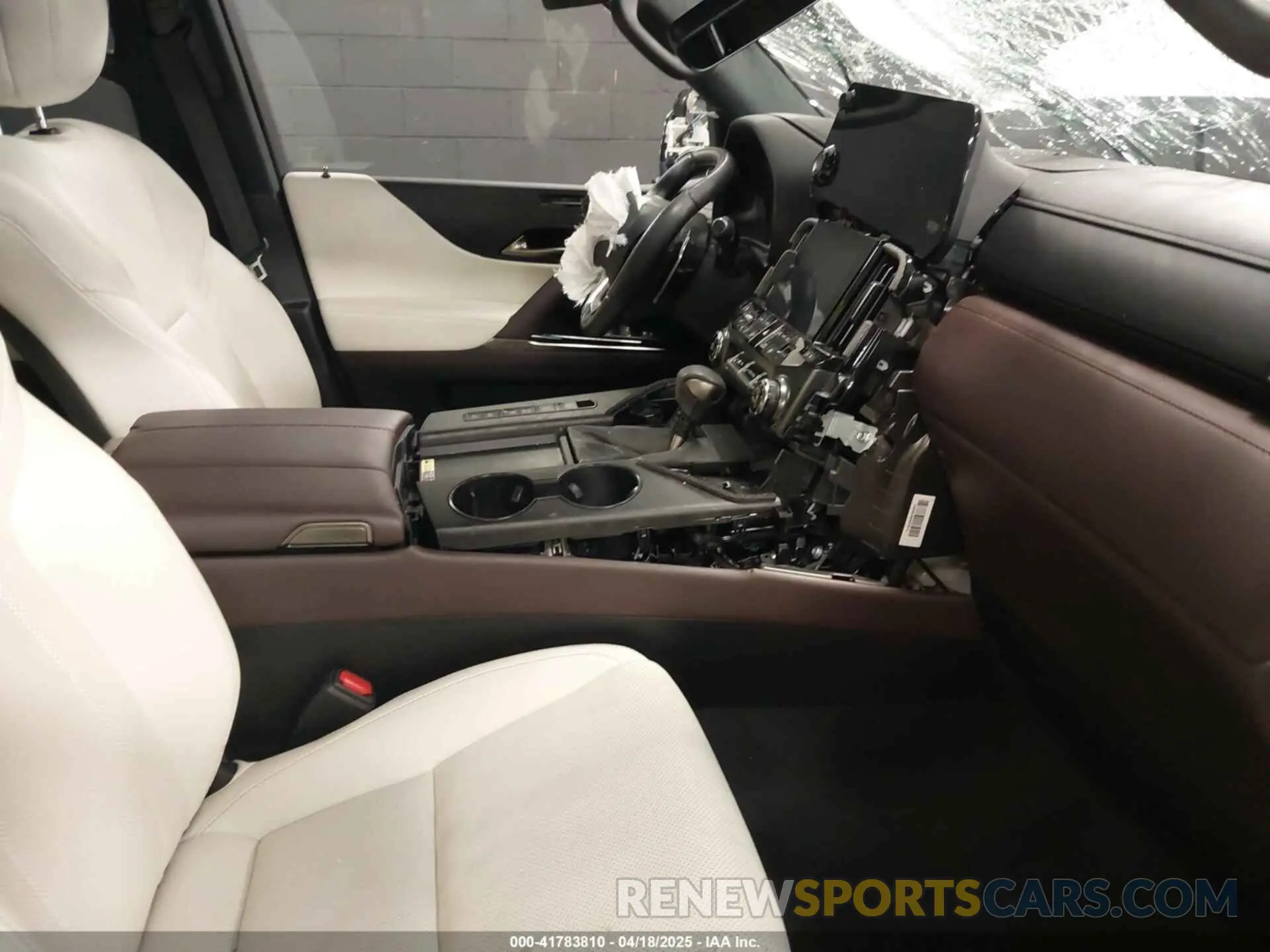 5 Photograph of a damaged car JTJGB7CX5P4036860 LEXUS LX 600 2023