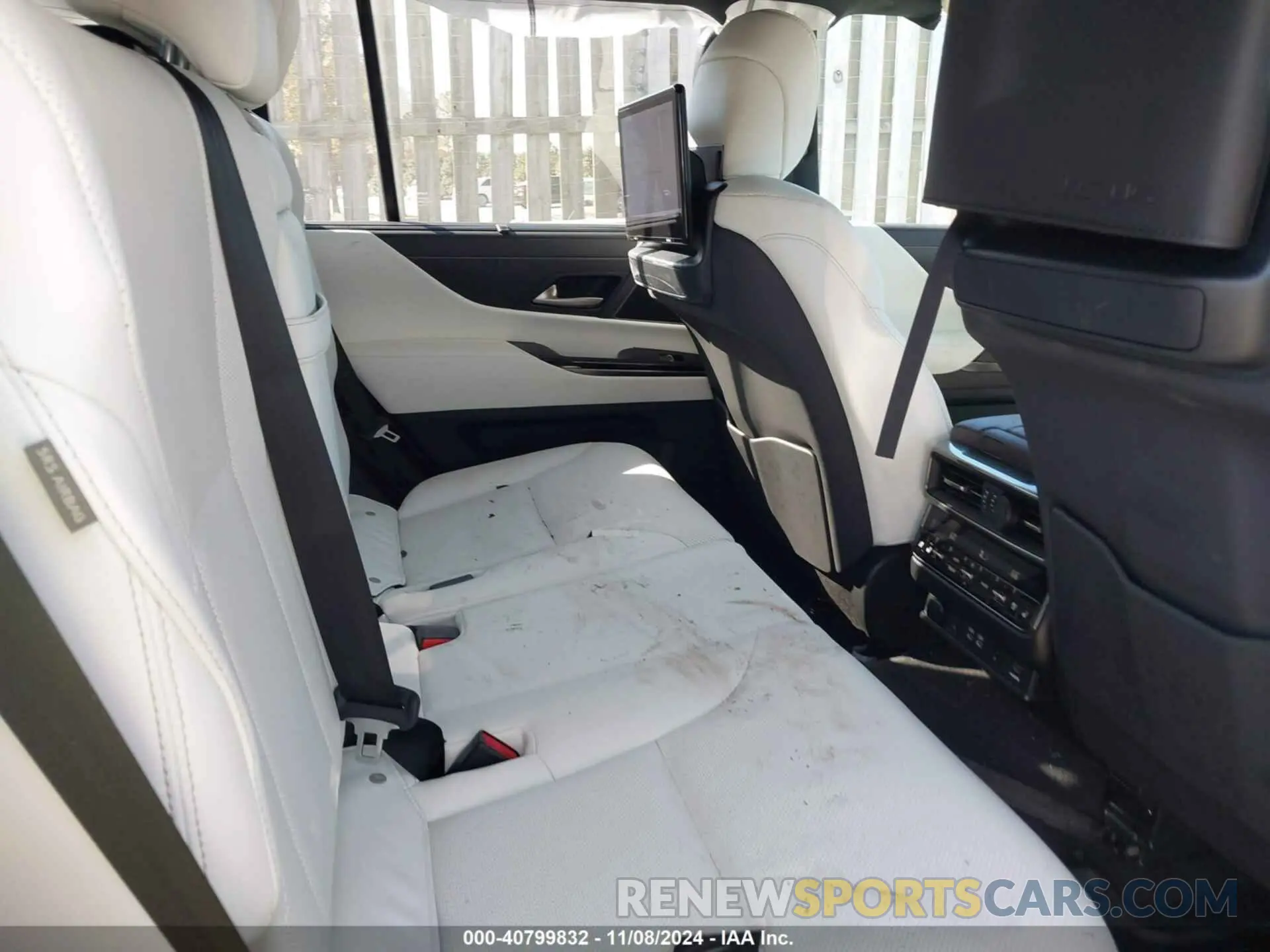 8 Фотография поврежденного автомобиля JTJGB7CX9P4037882 LEXUS LX 600 2023