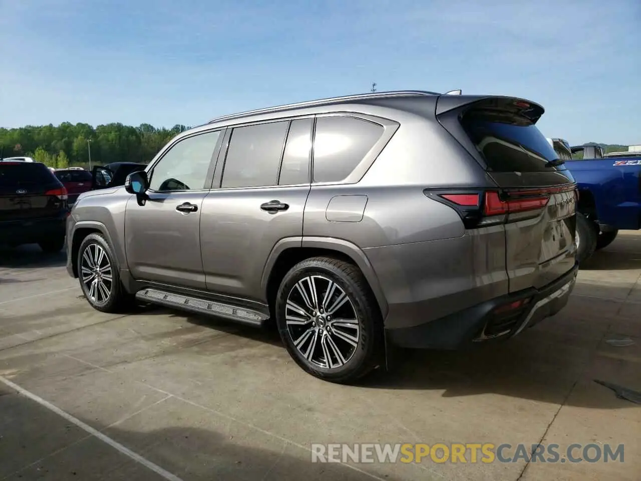 2 Фотография поврежденного автомобиля JTJGB7CX9S4068591 LEXUS LX 600 PRE 2025