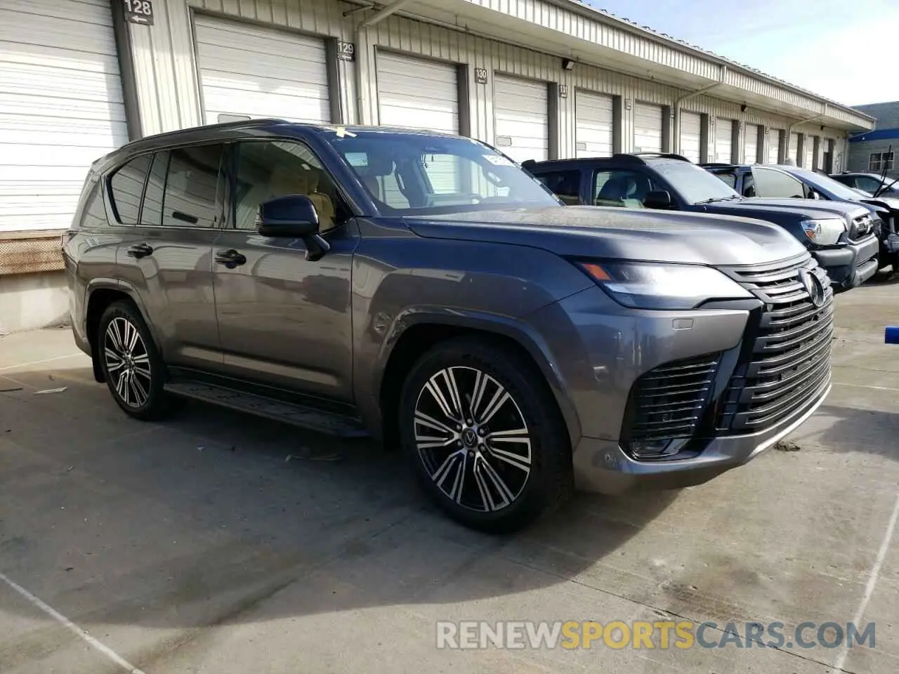 4 Фотография поврежденного автомобиля JTJGB7CX9S4068591 LEXUS LX 600 PRE 2025