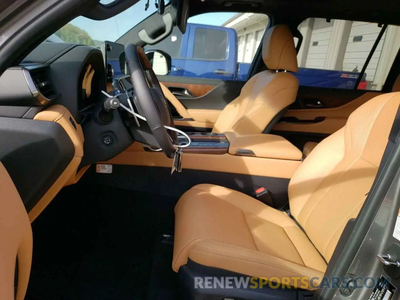 7 Фотография поврежденного автомобиля JTJGB7CX9S4068591 LEXUS LX 600 PRE 2025