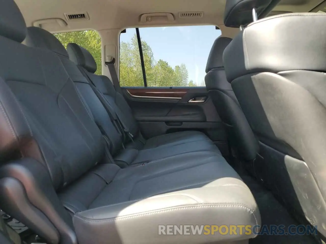 11 Photograph of a damaged car JTJHY7AX6K4292892 LEXUS LX570 2019