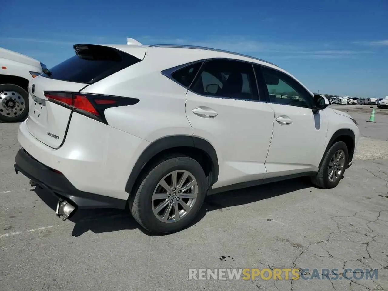 3 Фотография поврежденного автомобиля JTJDARBZ0M5032113 LEXUS NX 2021