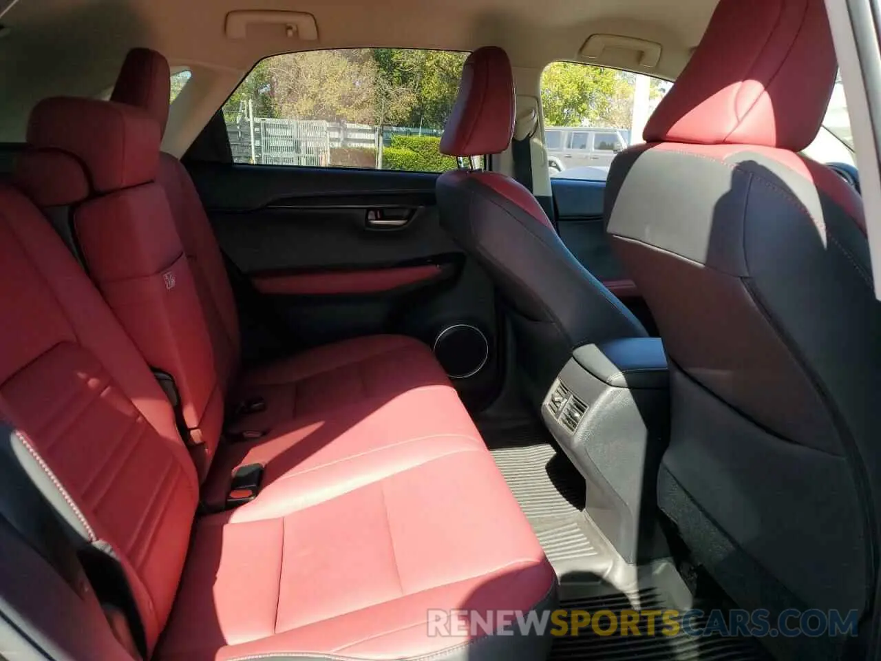 11 Фотография поврежденного автомобиля JTJDARBZ4M5036066 LEXUS NX 2021