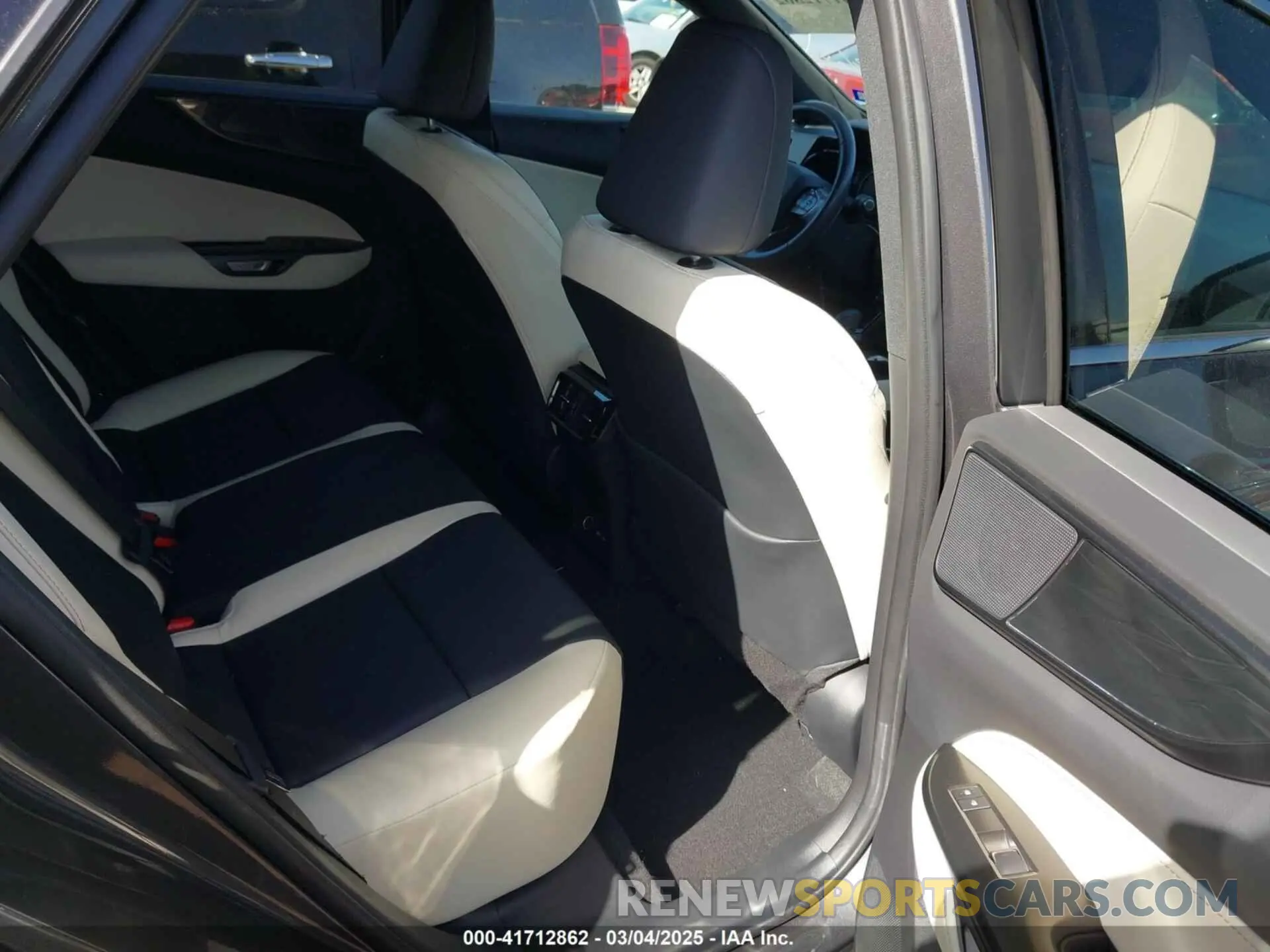 8 Фотография поврежденного автомобиля 2T2GDCAZ1RC008317 LEXUS NX 250 2024