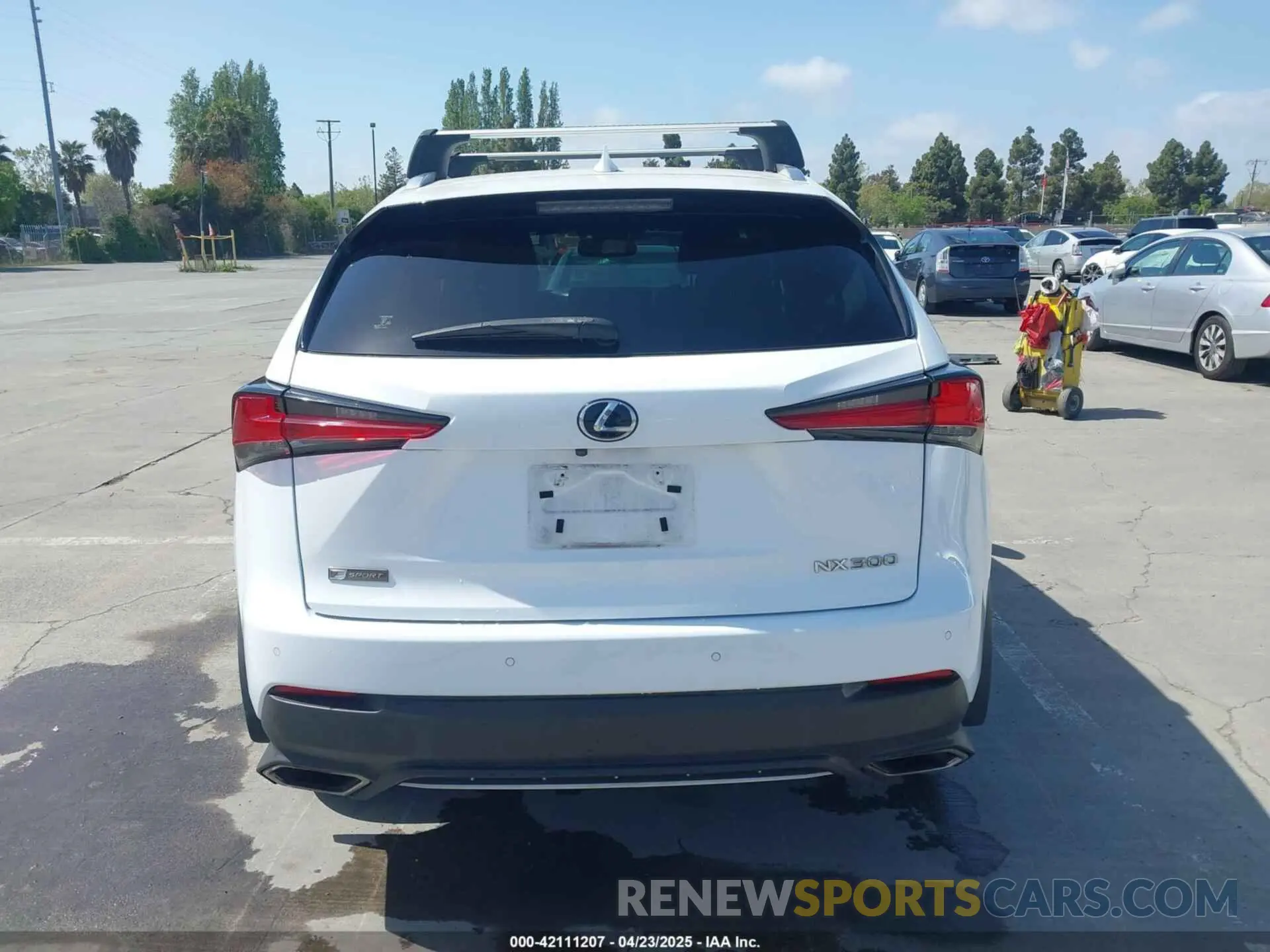17 Фотография поврежденного автомобиля JTJBARBZ8K2192651 LEXUS NX 300 2019