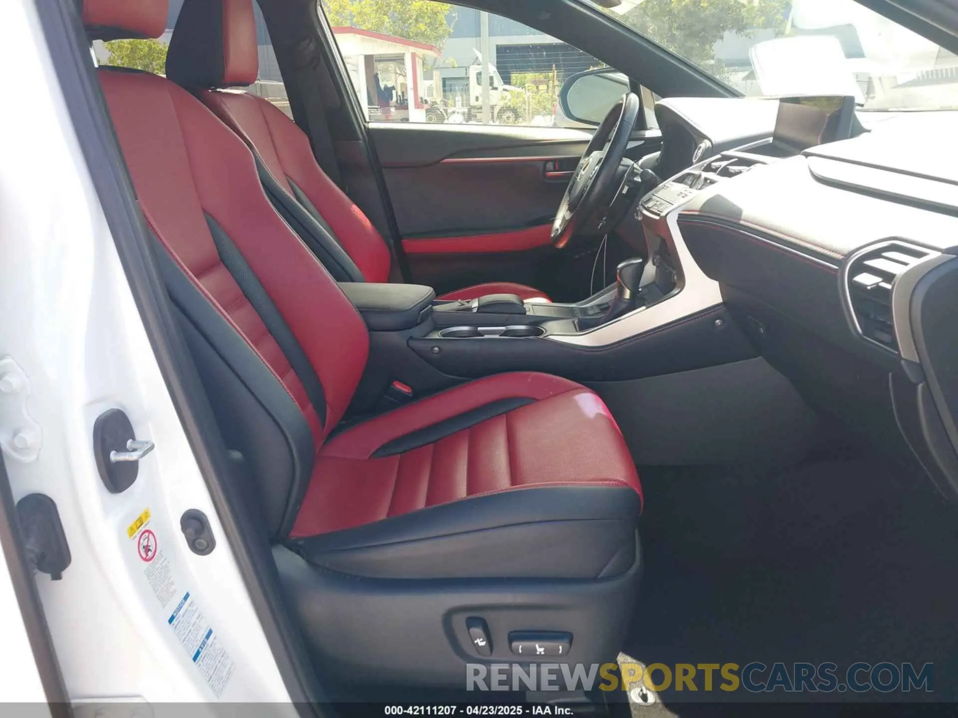 5 Фотография поврежденного автомобиля JTJBARBZ8K2192651 LEXUS NX 300 2019