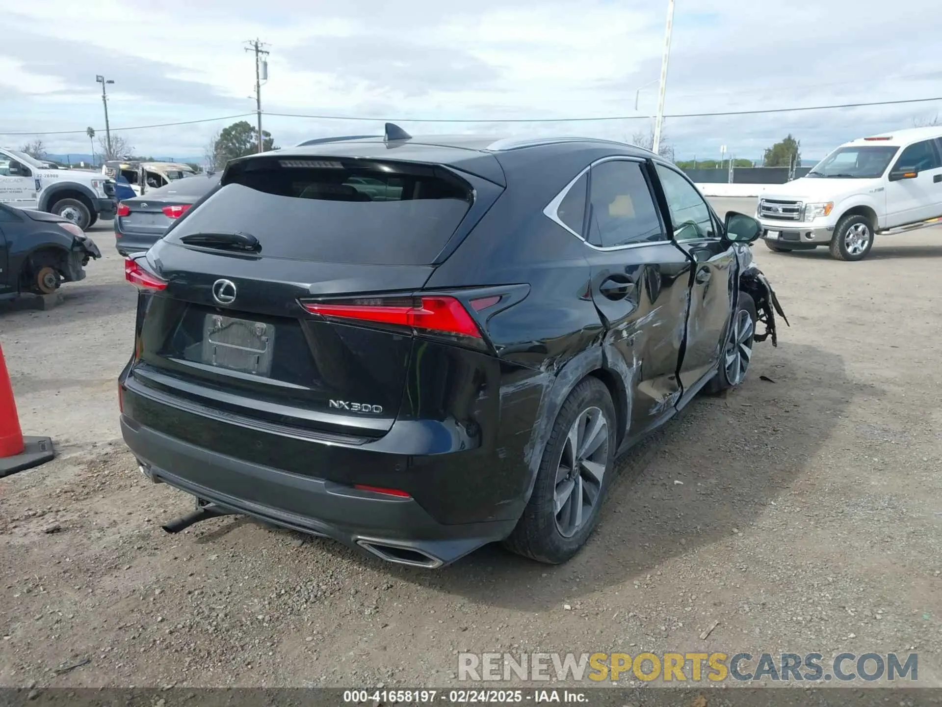 4 Фотография поврежденного автомобиля JTJYARBZ0K2152235 LEXUS NX 300 2019