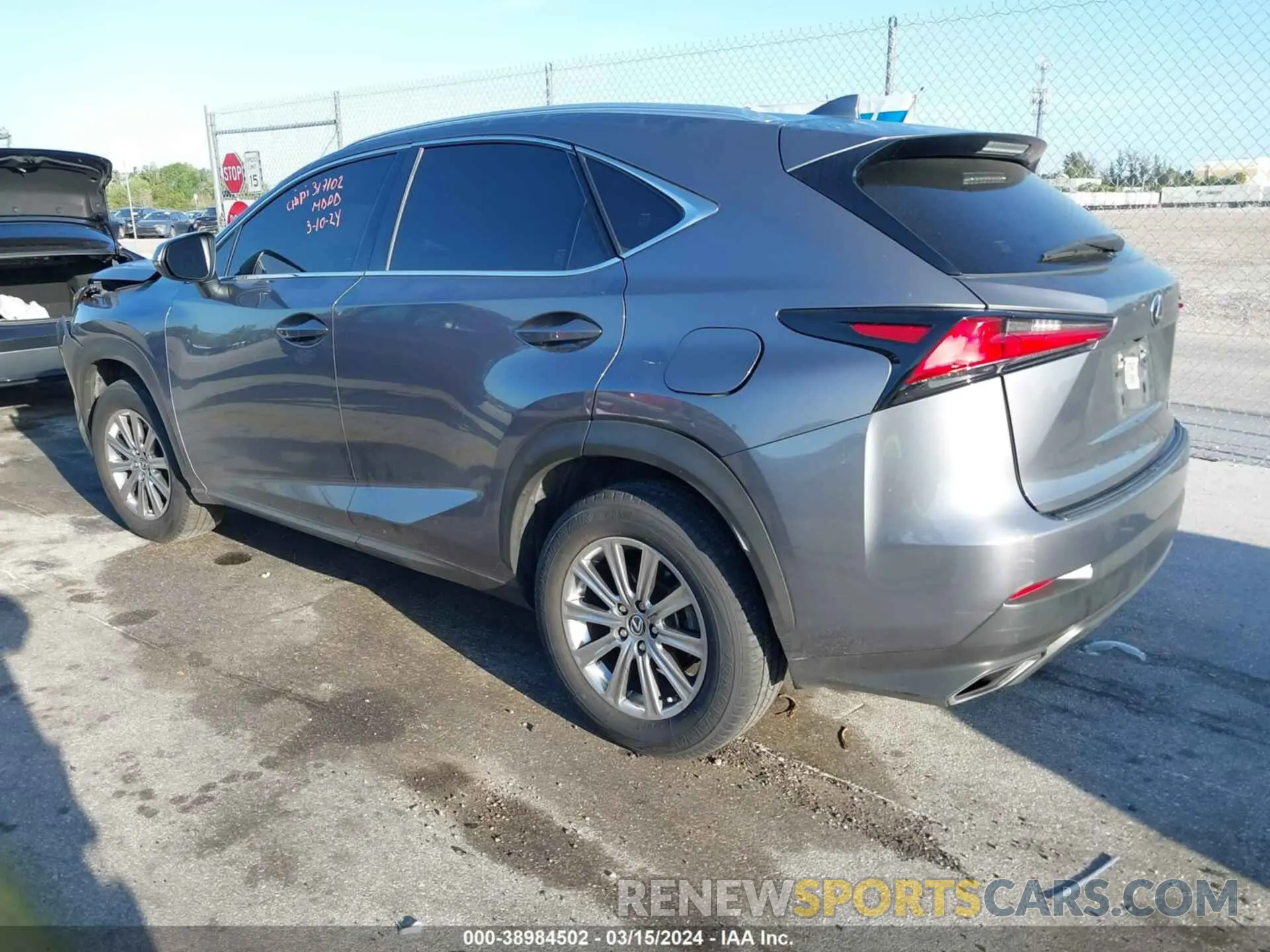 3 Фотография поврежденного автомобиля JTJAARBZ4L5009502 LEXUS NX 300 2020