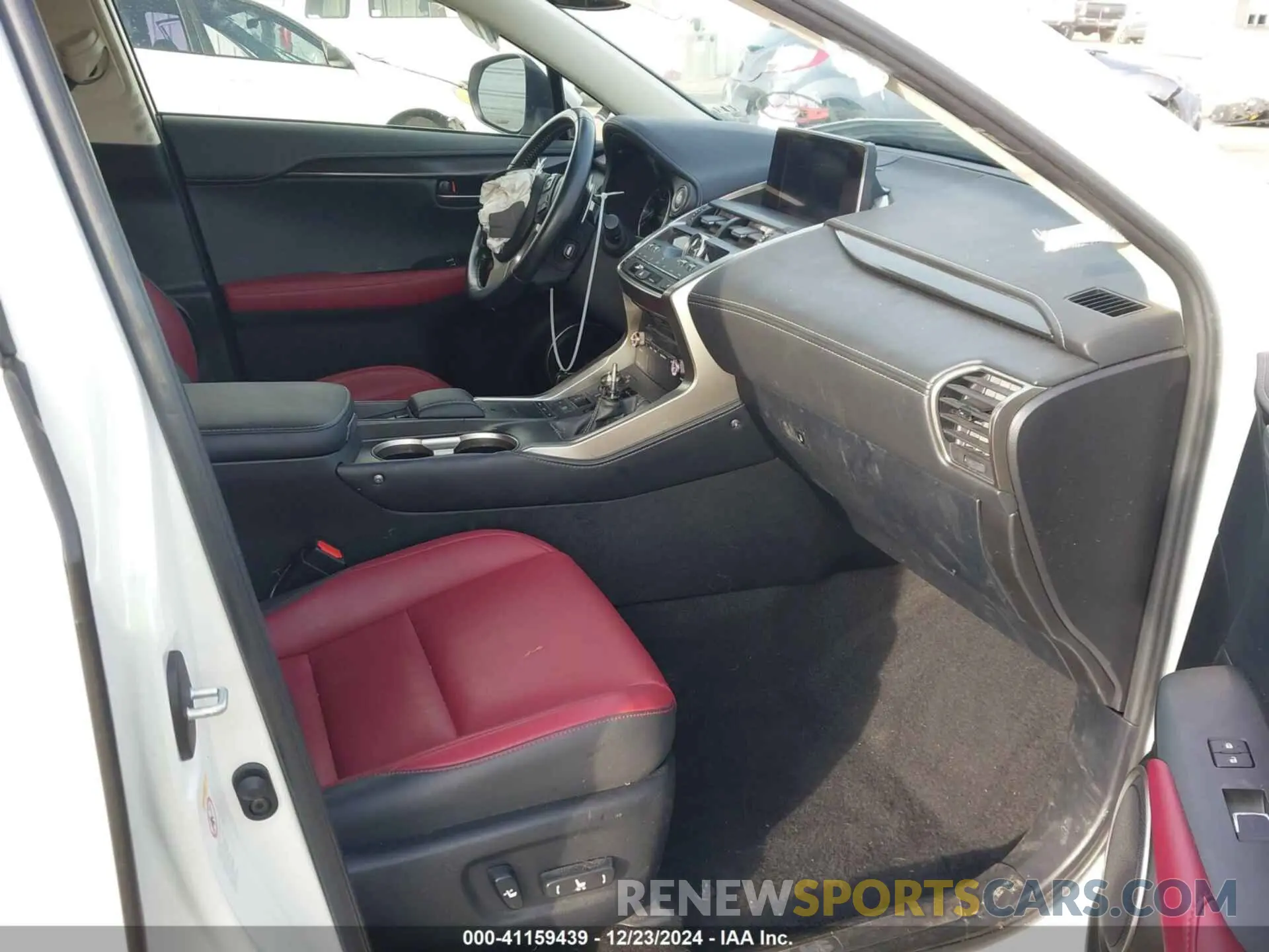 5 Фотография поврежденного автомобиля JTJAARBZ6L2159662 LEXUS NX 300 2020